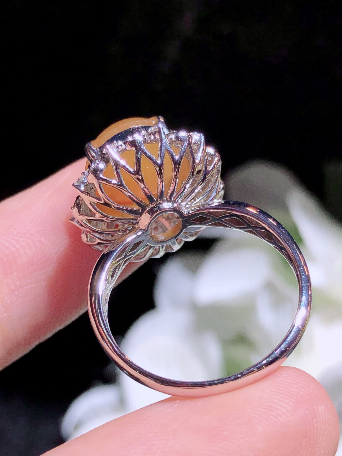 18K金镶 蜜糖黄蛋面戒指 完美 水润色艳 品相饱满..