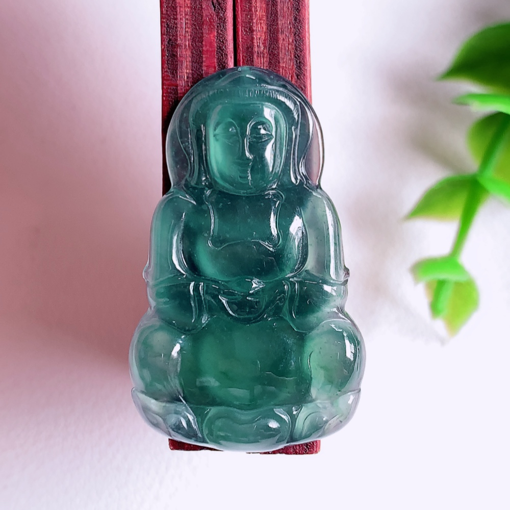 蓝冰精雕观音吊坠，法相端庄大气，工艺精湛，种色浓郁，细腻饱满冰润，种老水足，收藏佳品，佩戴大气  W