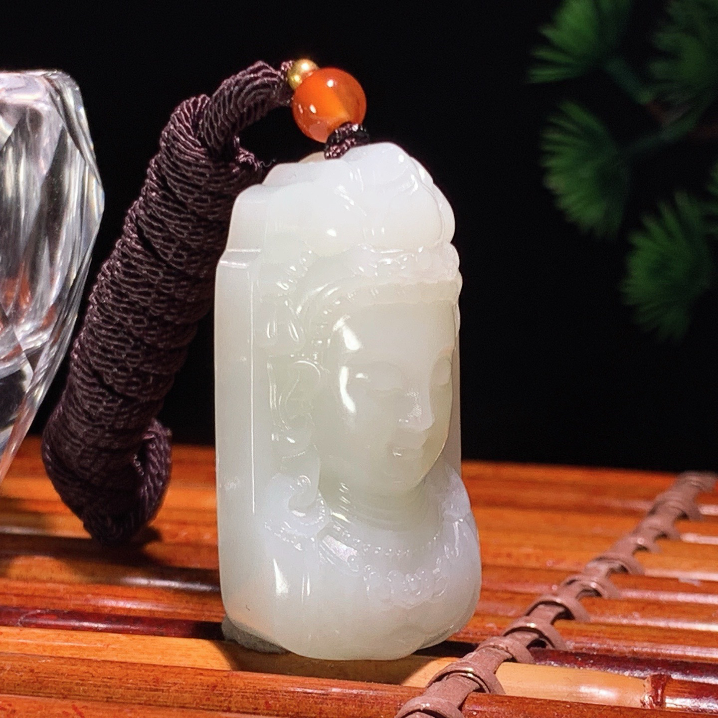 新疆和田玉白玉观音头挂件 尺寸43/21/18重32.5克 玉质细腻油润 底色纯净 脂粉好，品质好。lt260410