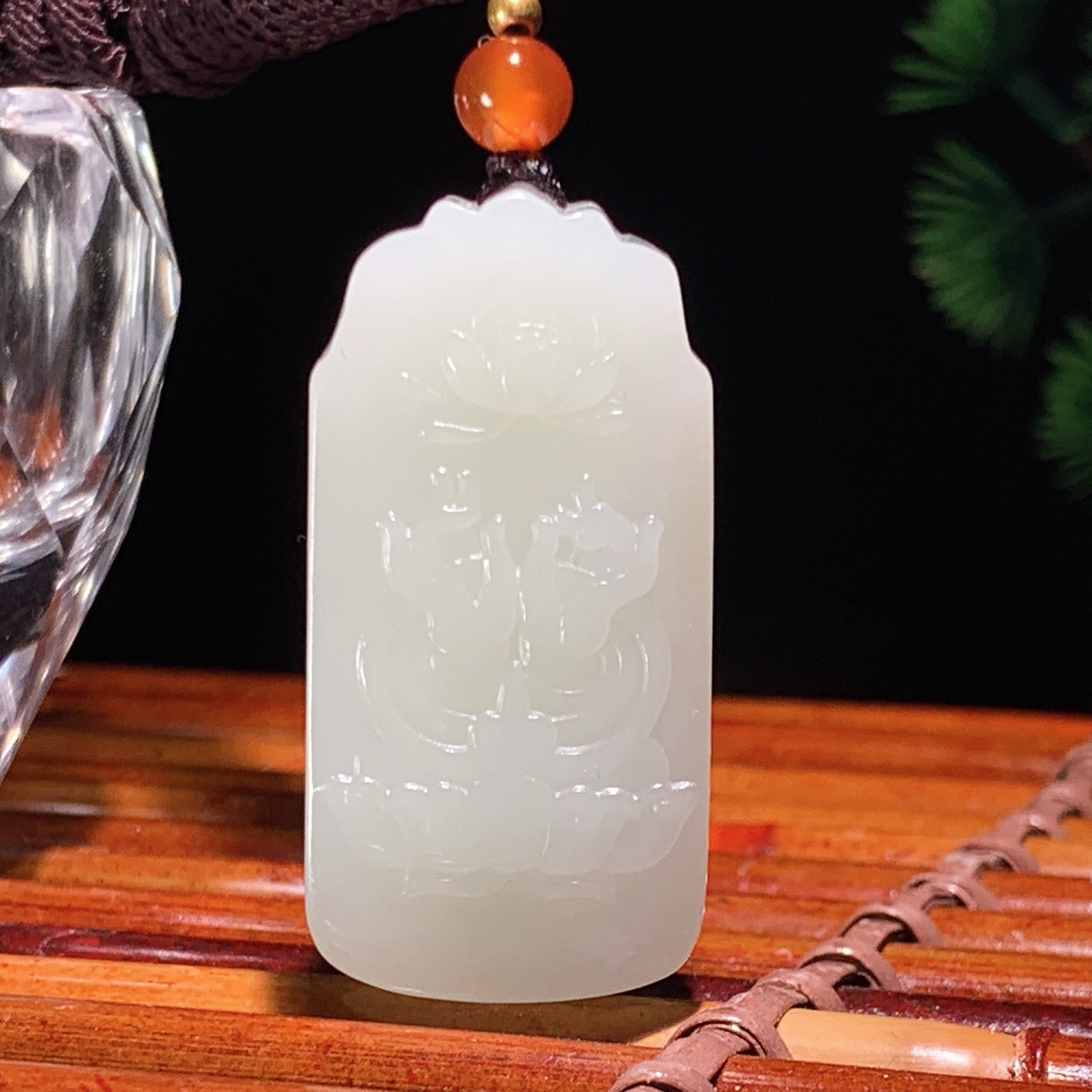 新疆和田玉白玉观音头挂件 尺寸43/21/18重32.5克 玉质细腻油润 底色纯净 脂粉好，品质好。lt260410