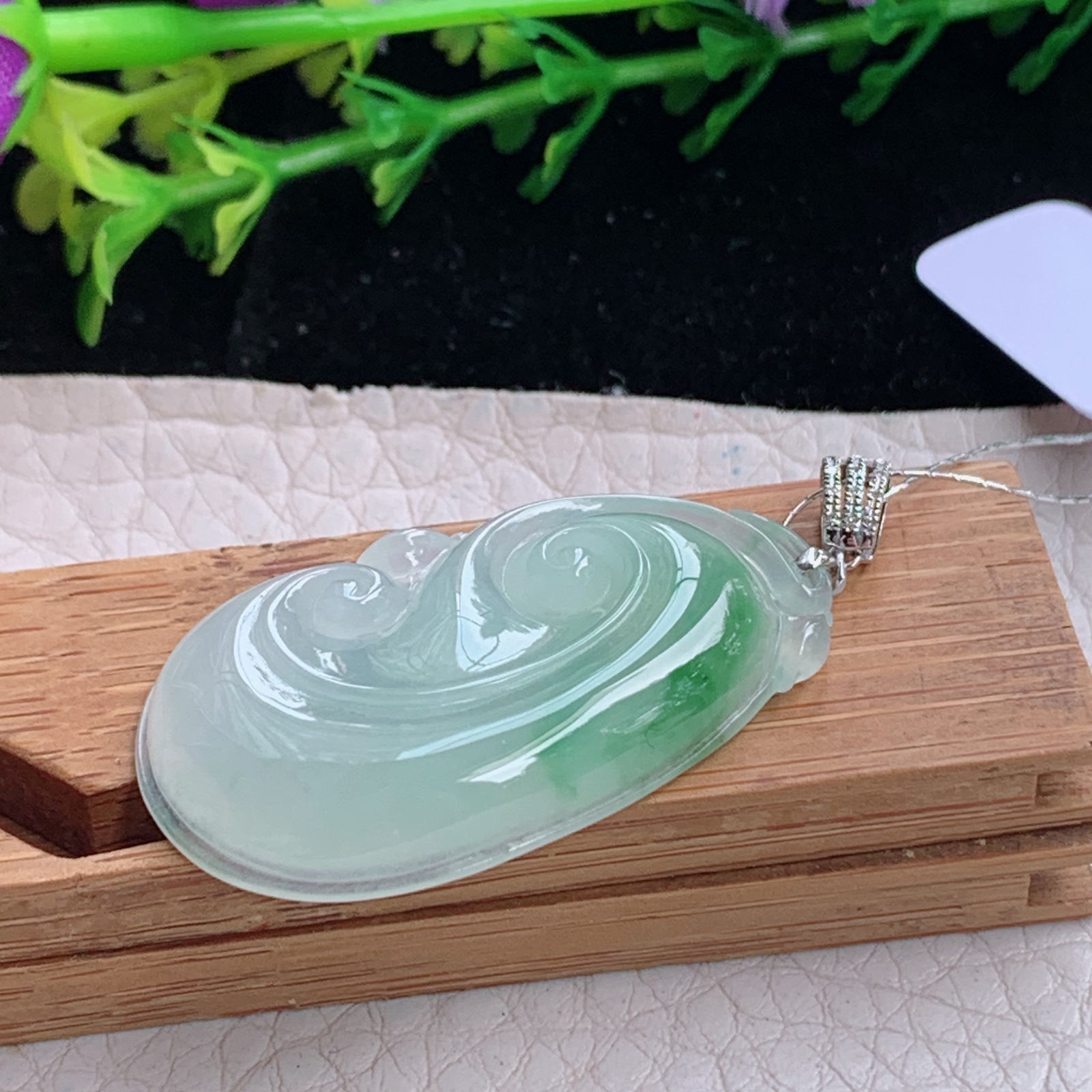 qxm实拍36.5*21*5.5天然缅甸翡翠a货冰飘绿饱满如意 玉如意玉吊坠