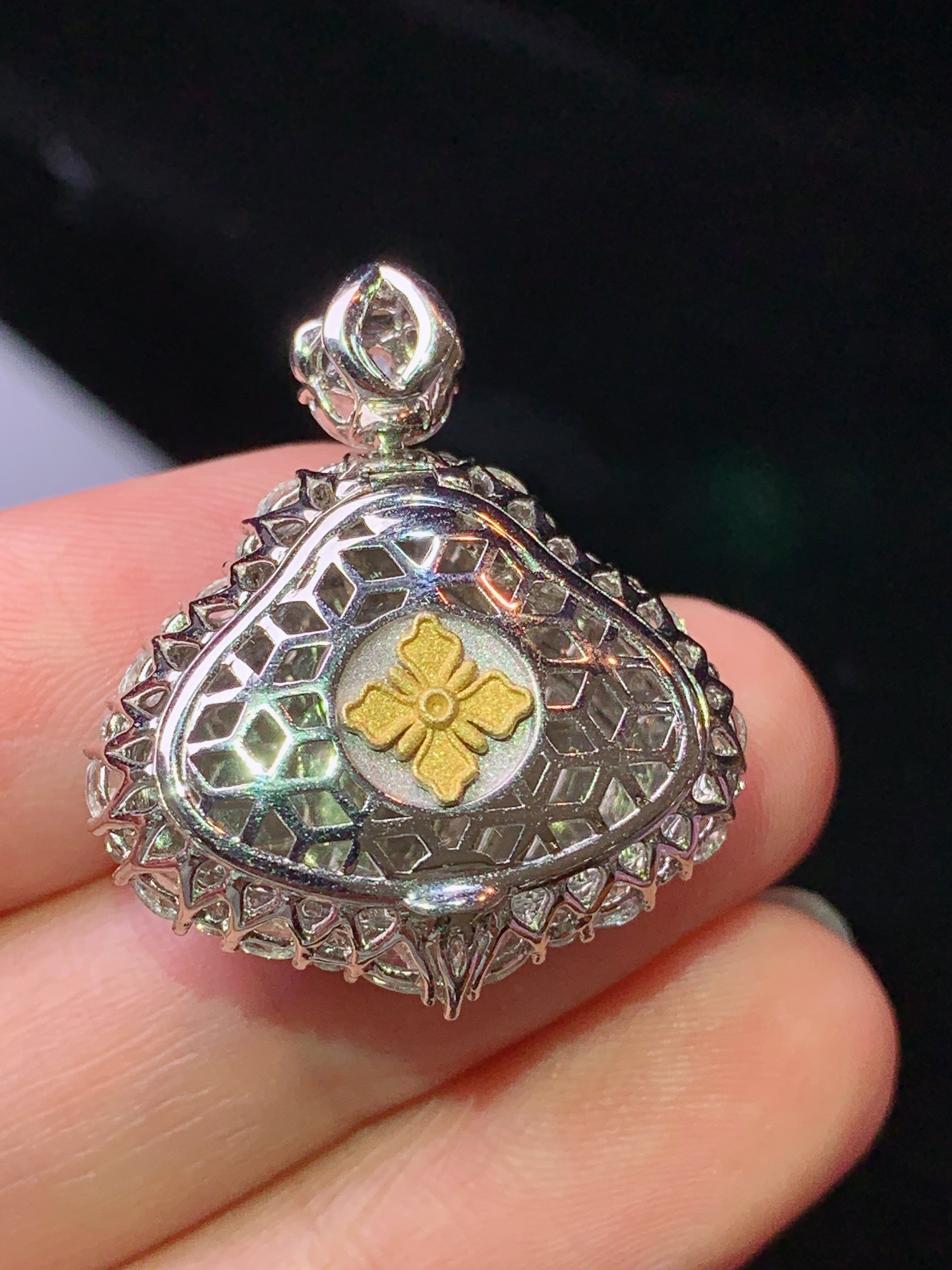 18k金钻镶嵌满绿佛公吊坠 玉质细腻 色泽艳丽清新 水润亮眼 整体尺寸27.2*24*11.3t3