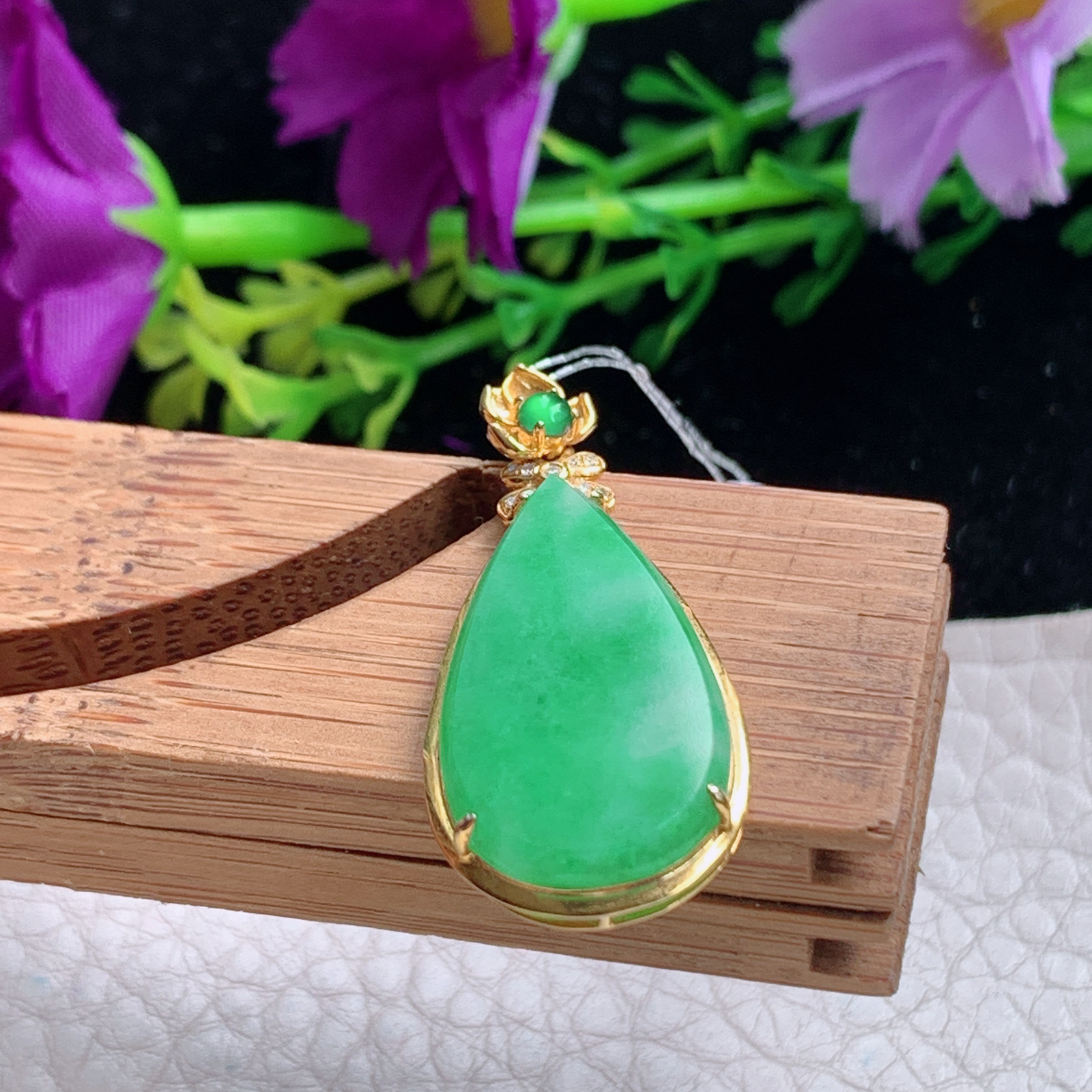 Xqa实拍33*15*4.3天然缅甸翡翠a货冰绿招财水滴玉吊坠 玉玉挂件