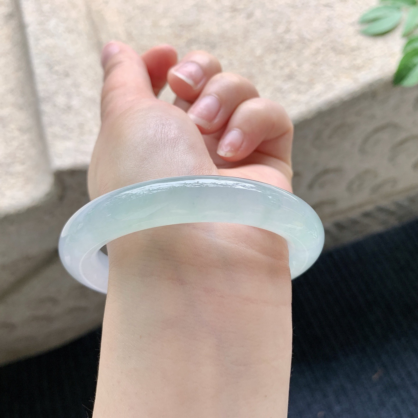 圆条54 55
【圈口】55.8/11.1/10.9
【描述】冰春彩，清透，水润，种老，细腻，无纹裂！