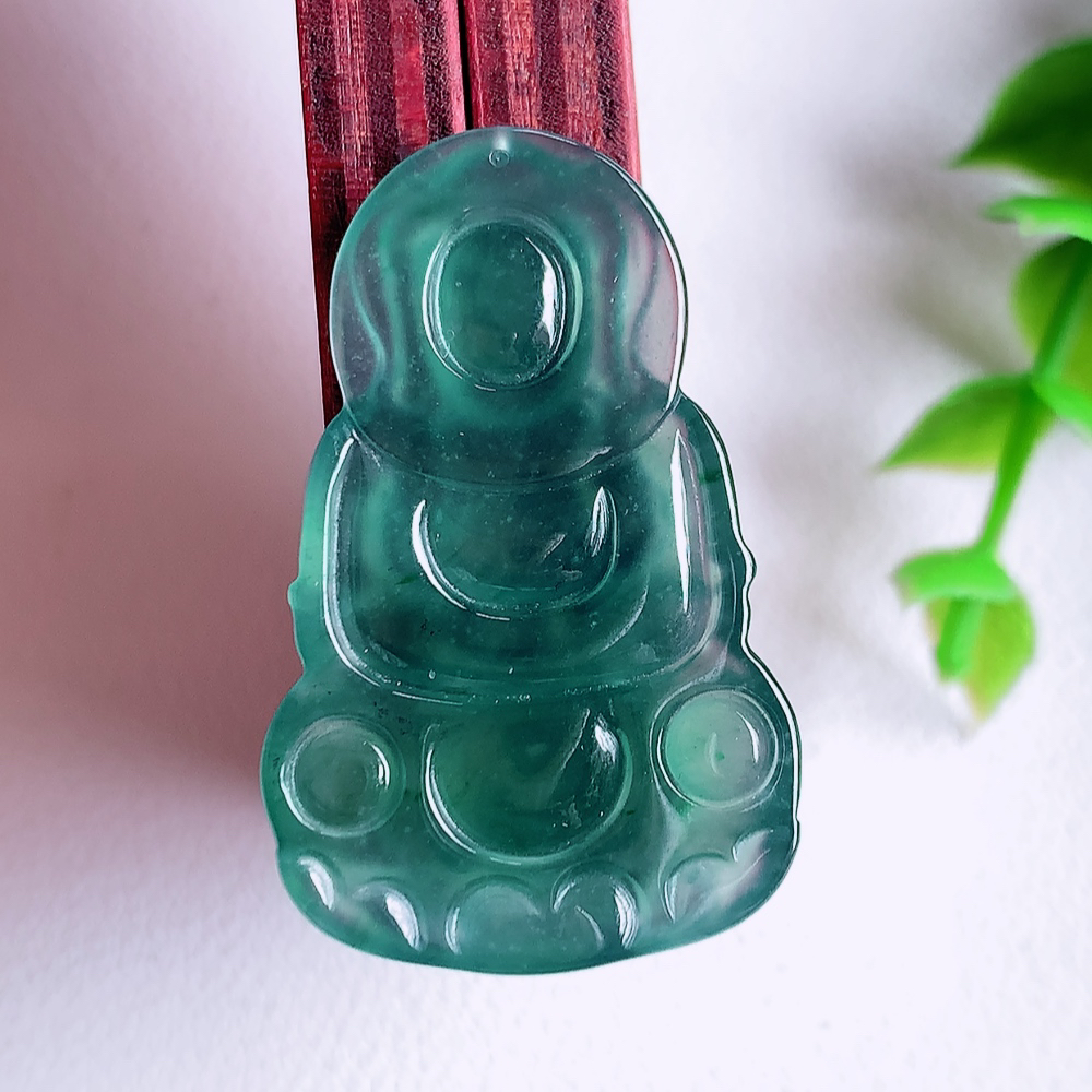 蓝冰精雕观音吊坠，法相端庄大气，工艺精湛，种色浓郁，细腻饱满冰润，种老水足，收藏佳品，佩戴大气  W01.8   尺寸：34.5-22-4.3mm