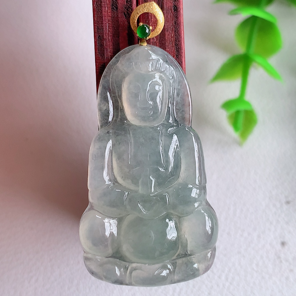 18k金扣冰润精雕观音吊坠，法相端庄大气，工艺精湛，种色浓郁，细腻饱满冰润，种老水足，收藏佳品，佩戴大气  W01.8   尺寸：37.8-22-4.2mm