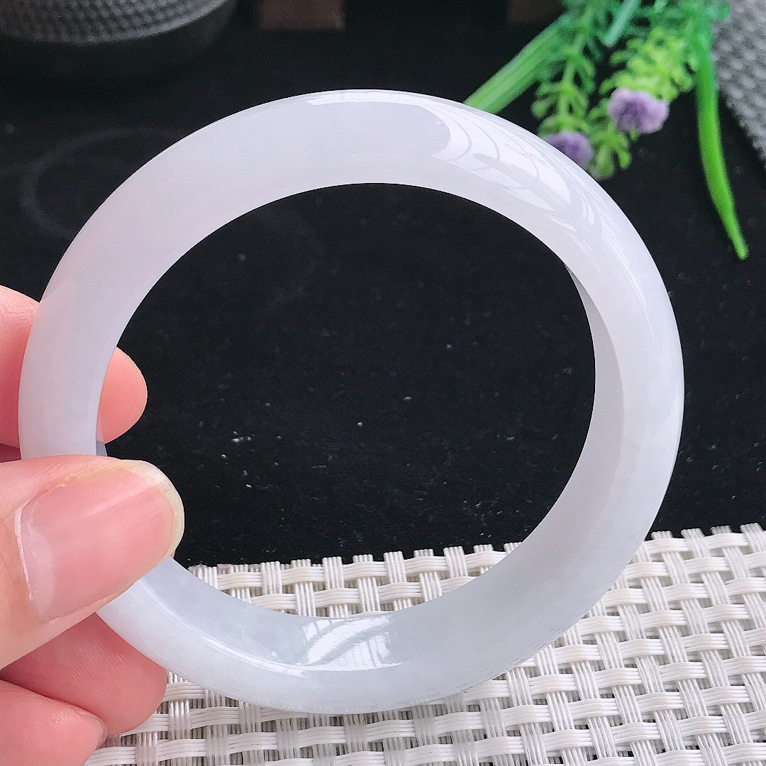 实拍A货翡翠57.5/13.4/8.5老坑秀气冰润月光白手镯宽边玉镯平安镯美人镯