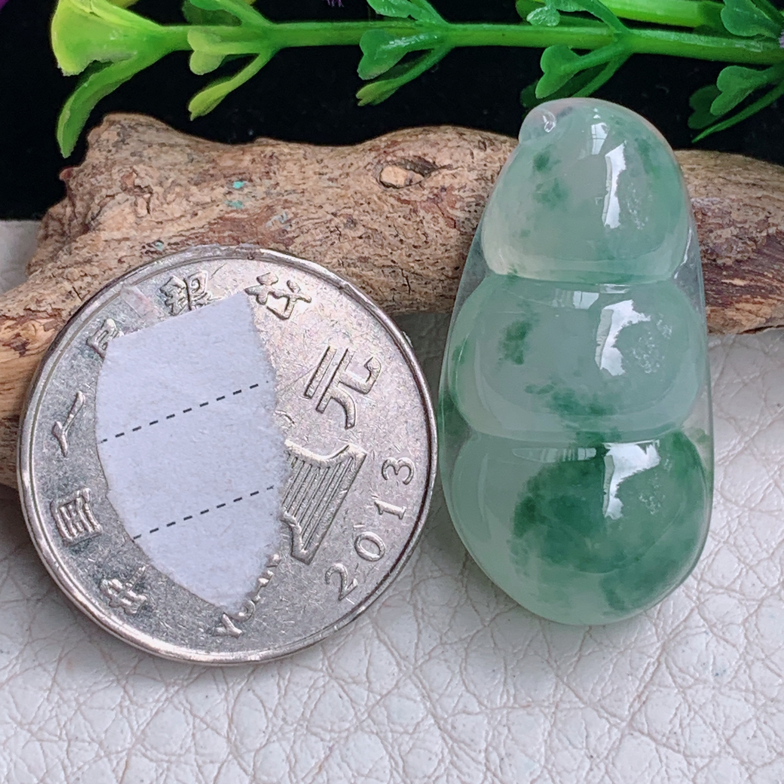 Xqa实拍31.6*16.3*8.8天然缅甸翡翠a货冰飘花饱满平安豆 福豆玉挂件 暂无打孔！