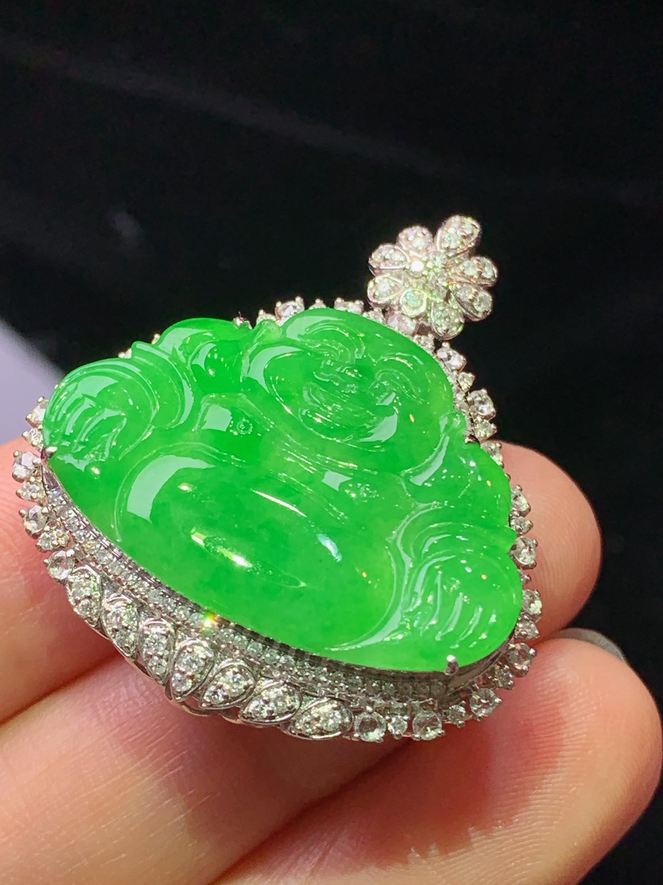 18k金钻镶嵌满绿佛公吊坠 玉质细腻 色泽艳丽清新 水润亮眼 整体尺寸34.2*30.8*11.2k1