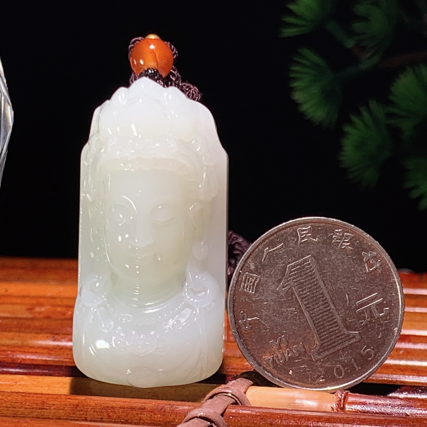 新疆和田玉白玉观音头挂件 尺寸43/21/18重32.5克 玉质细腻油润 底色纯净 脂粉好，品质好。lt260410