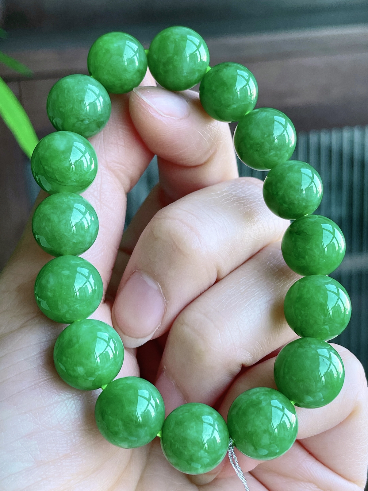 【珠子】冰阳绿手串圆珠珠子手串
【说明】缅料 性价比高  
【尺寸】14mm..