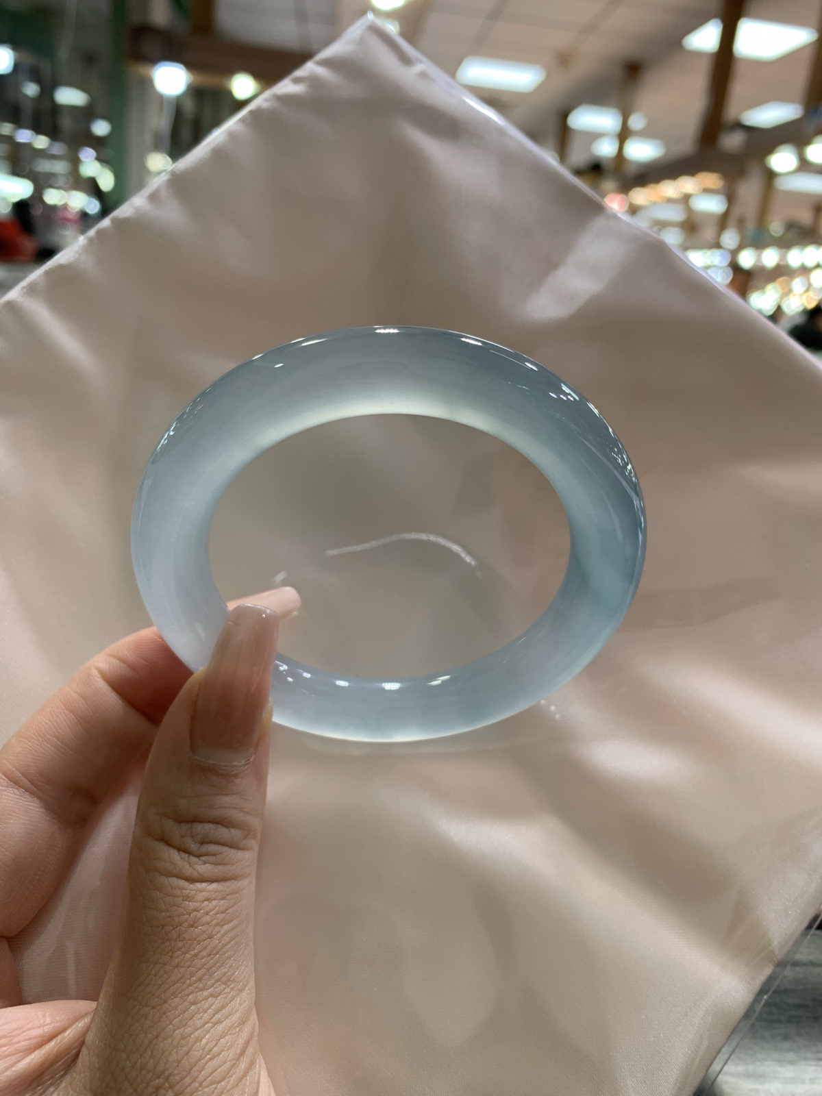 蓝钢圆条
圈口56.9一11.4一11.7，完美无暇，360度无死角。