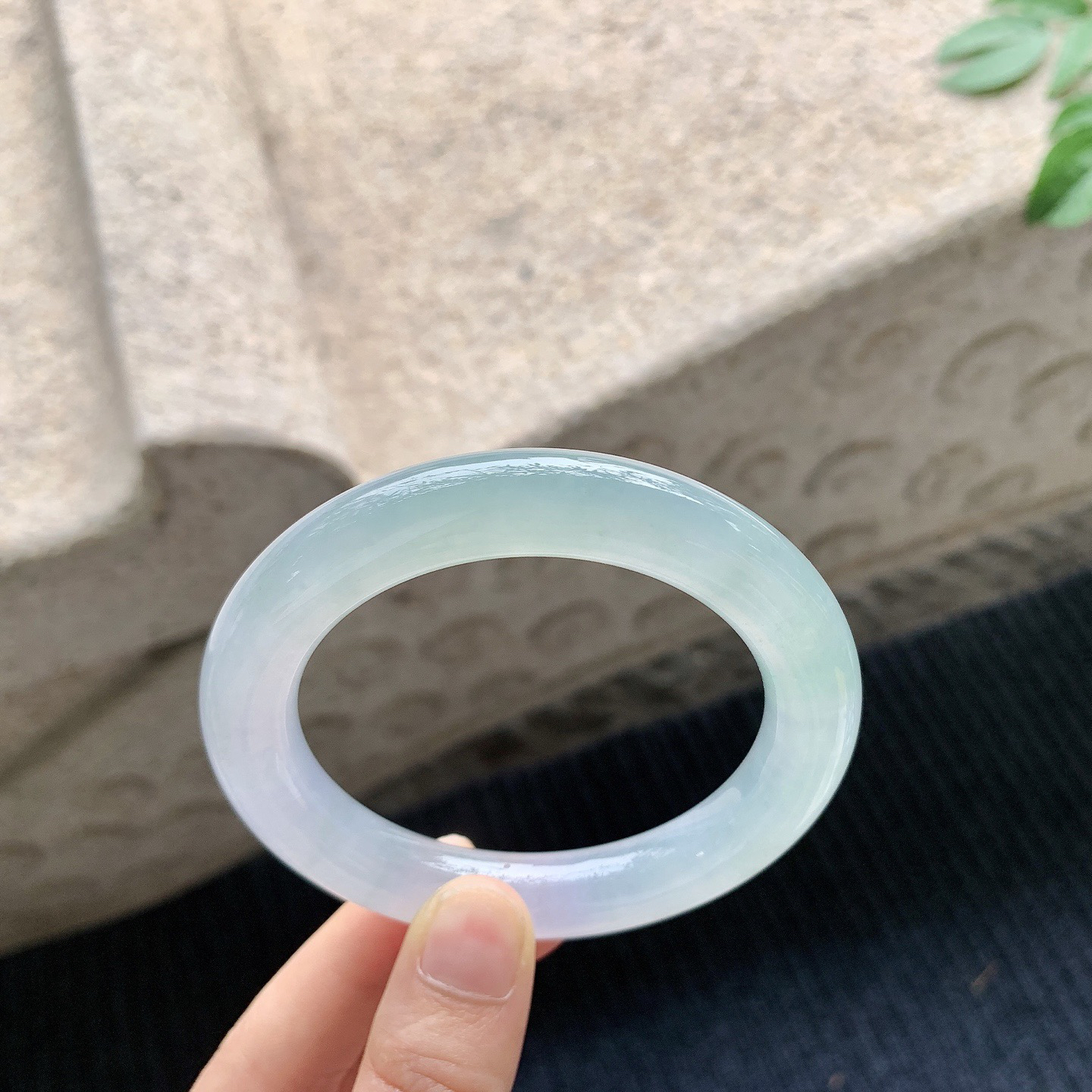 圆条54 55
【圈口】55.8/11.1/10.9
【描述】冰春彩，清透，水润，种老，细腻，无纹裂