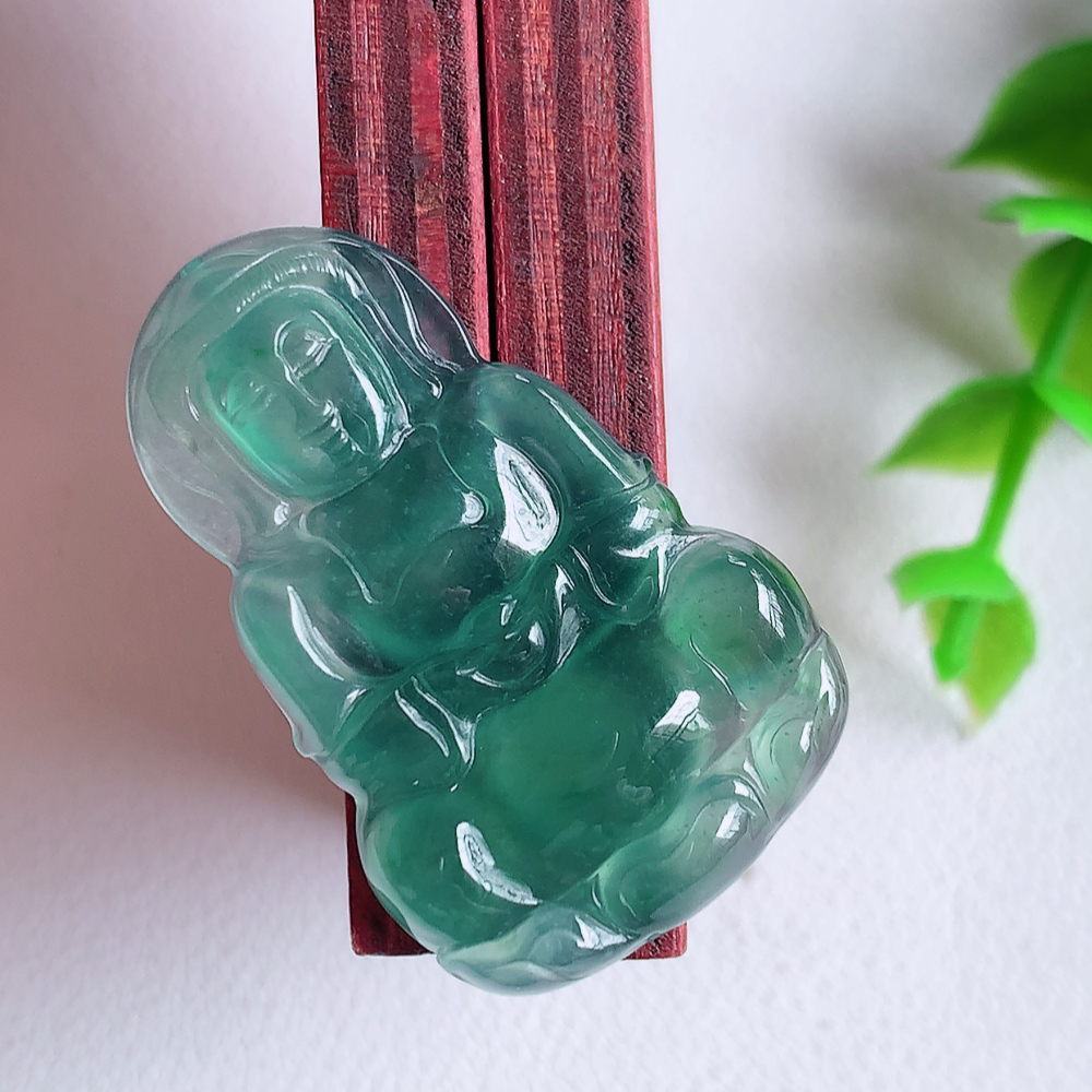 蓝冰精雕观音吊坠，法相端庄大气，工艺精湛，种色浓郁，细腻饱满冰润，种老水足，收藏佳品，佩戴大气  W01.8   尺寸：34.5-22-4.3mm