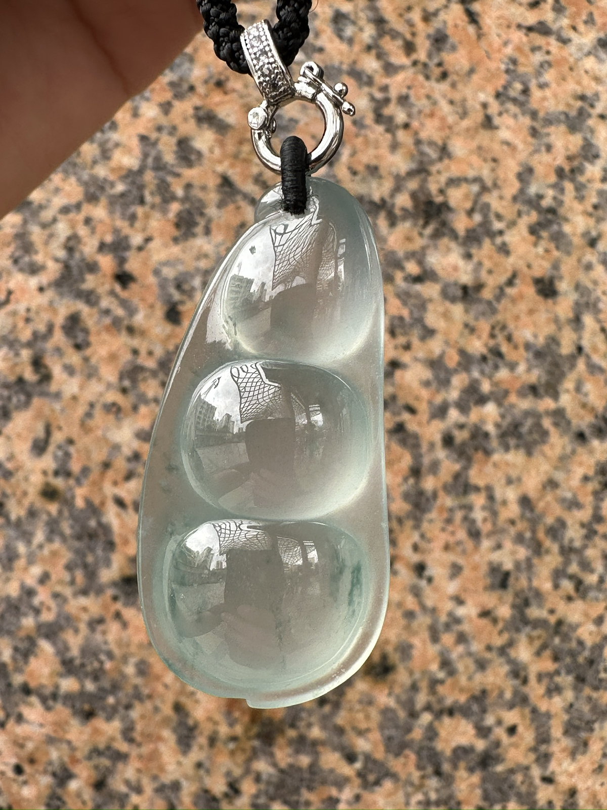 【冰种飘花福豆吊坠】老坑老料，很厚装，种地上乘，冰感十足，通透起光，饱满圆润，收藏品质