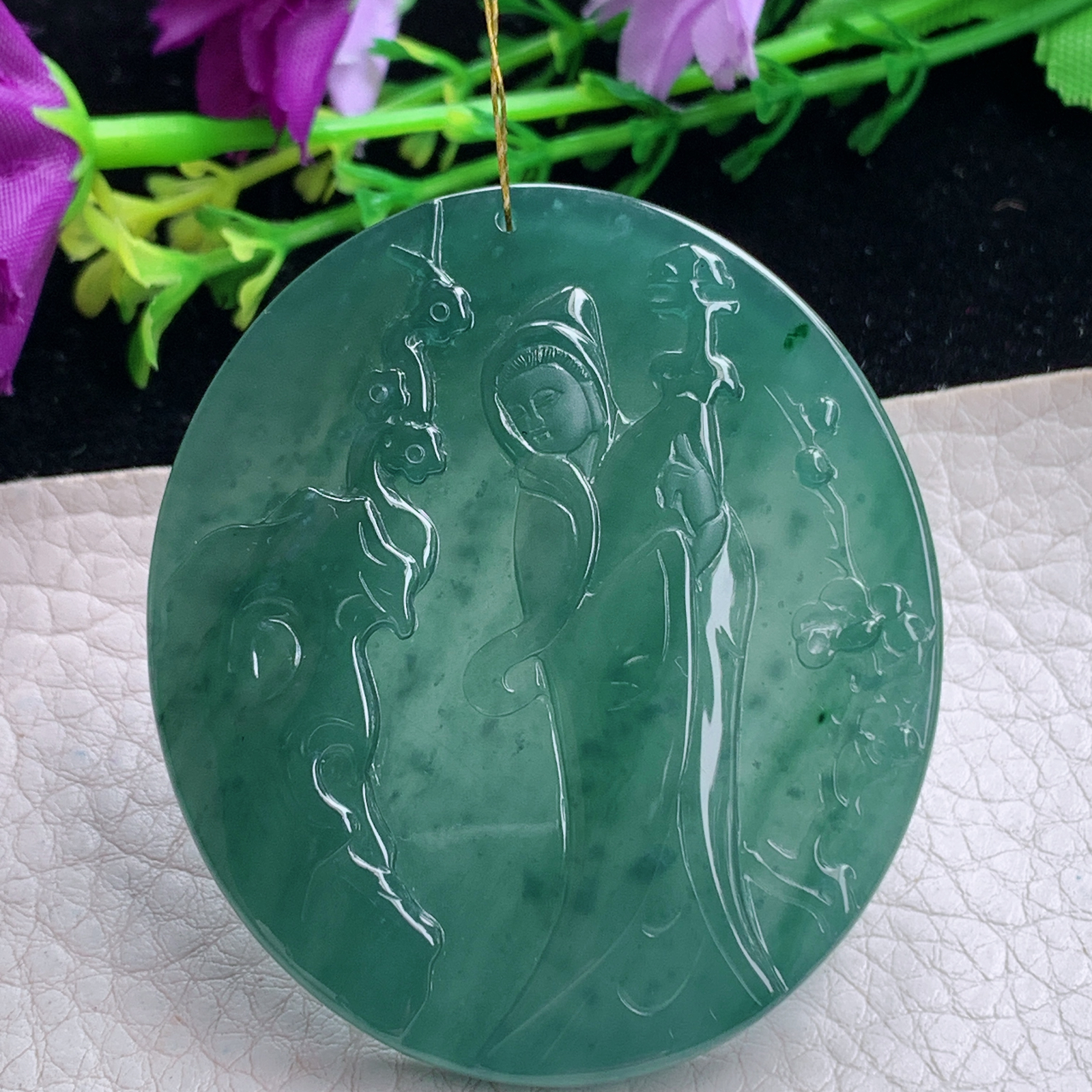 xj实拍55*48.8*6天然翡翠a货冰蓝踏雪寻梅玉吊坠 意境玉挂件