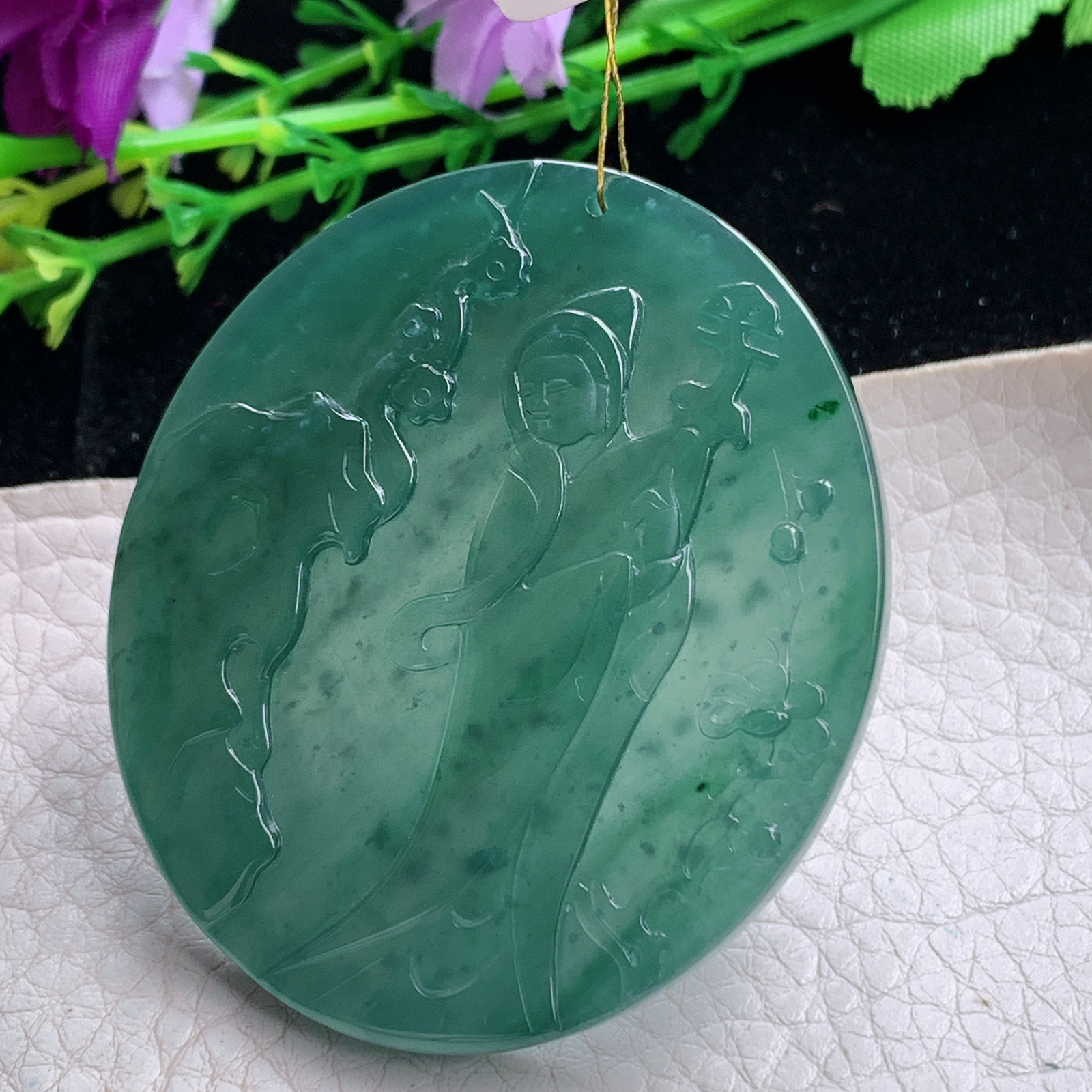 xj实拍55*48.8*6天然翡翠a货冰蓝踏雪寻梅玉吊坠 意境玉挂件