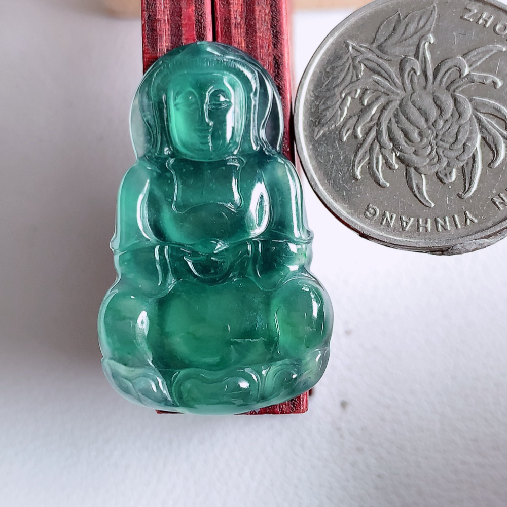 蓝冰精雕观音吊坠，法相端庄大气，工艺精湛，种色浓郁，细腻饱满冰润，种老水足，收藏佳品，佩戴大气  W01.8   尺寸：34.5-22-4.3mm