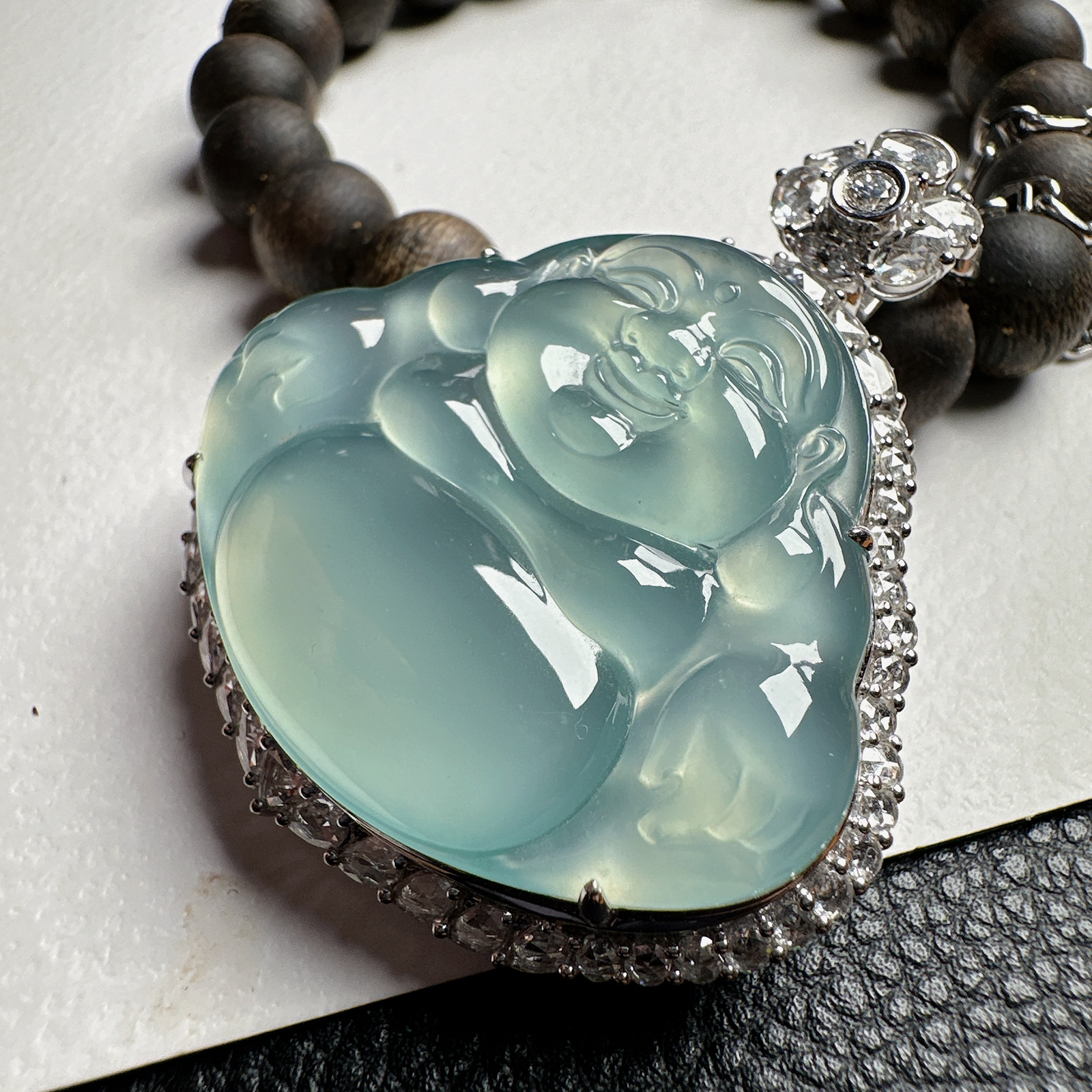 【冰种天空蓝佛】大尺寸，冰感动人，通透闪耀，光可鉴人，佳品推荐。收藏品质，18k金钻镶嵌，裸石尺寸38.6*32.7*4.5毫米