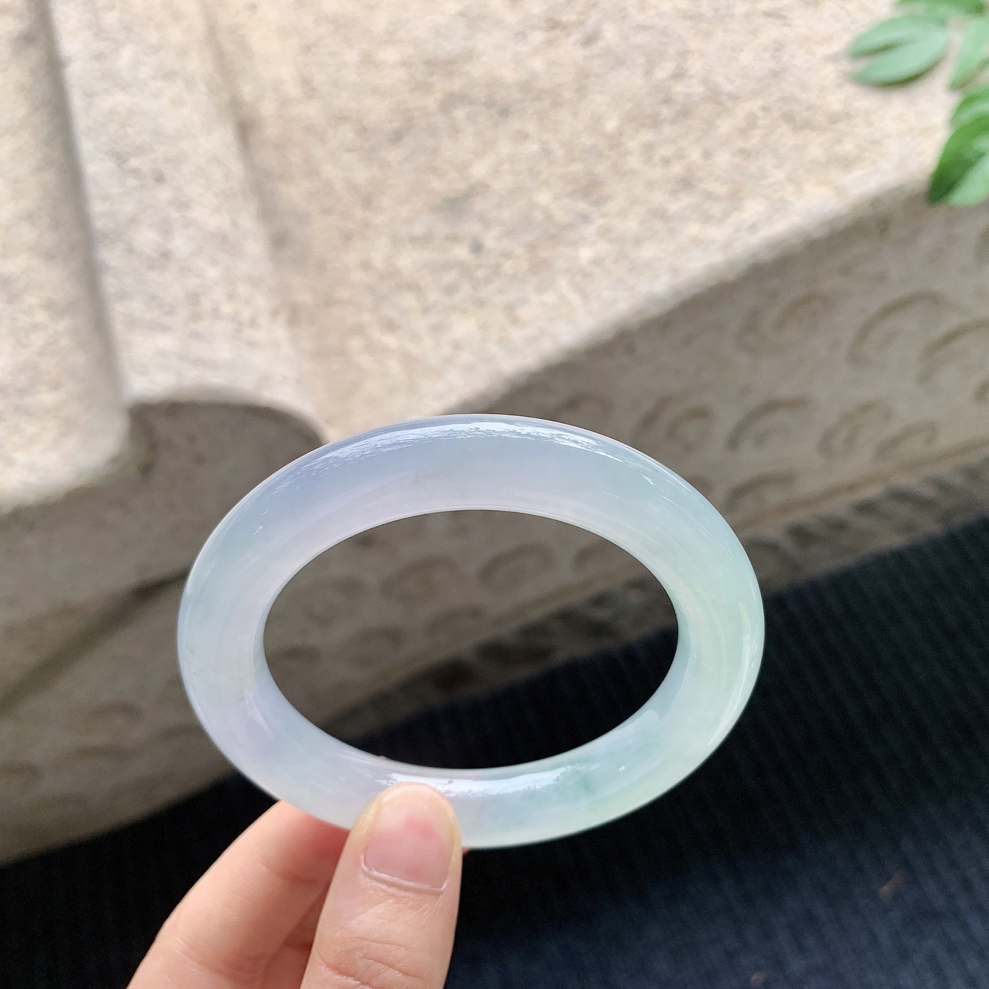 圆条54 55
【圈口】55.8/11.1/10.9
【描述】冰春彩，清透，水润，种老，细腻，无纹裂