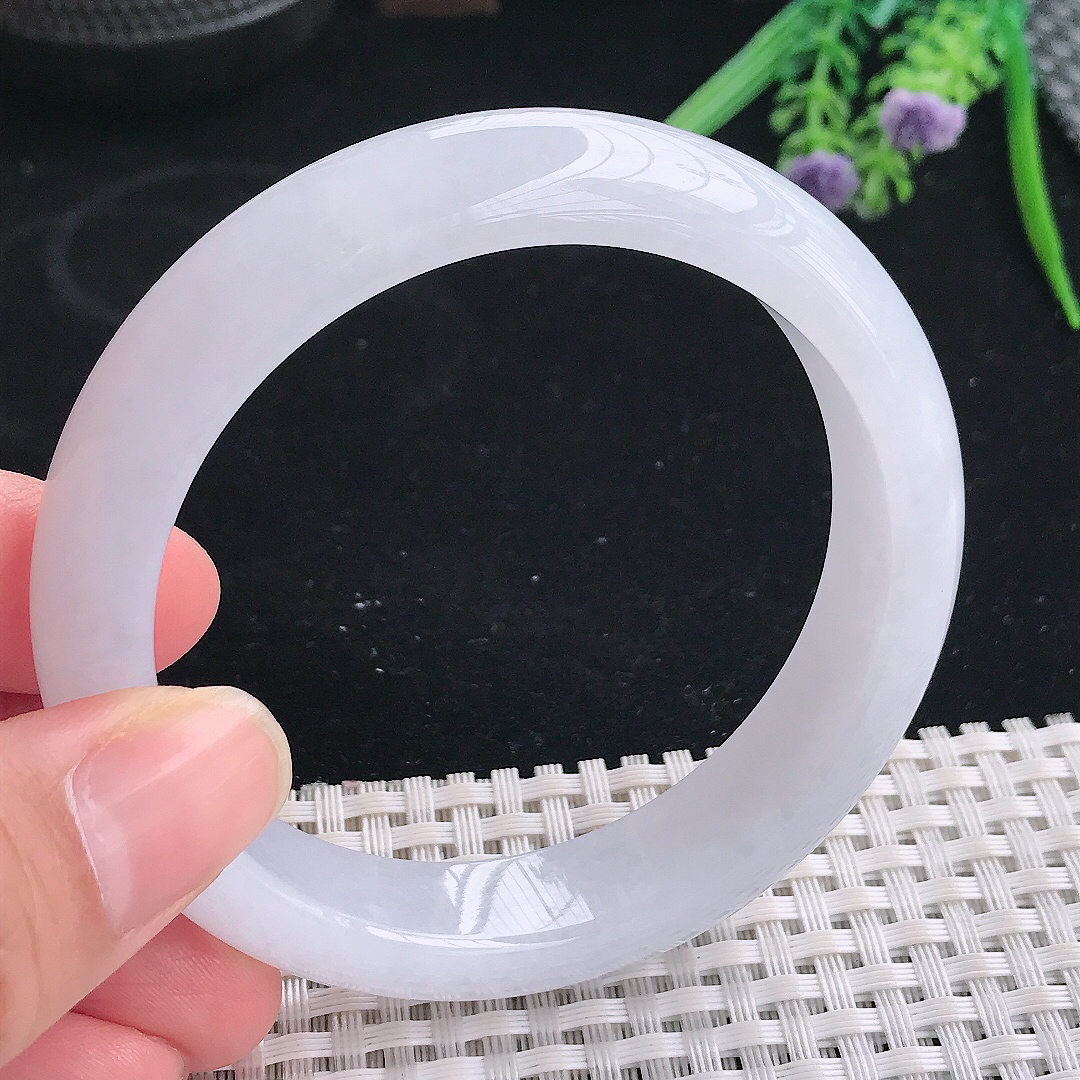 实拍A货翡翠57.5/13.4/8.5老坑秀气冰润月光白手镯宽边玉镯平安镯美人镯