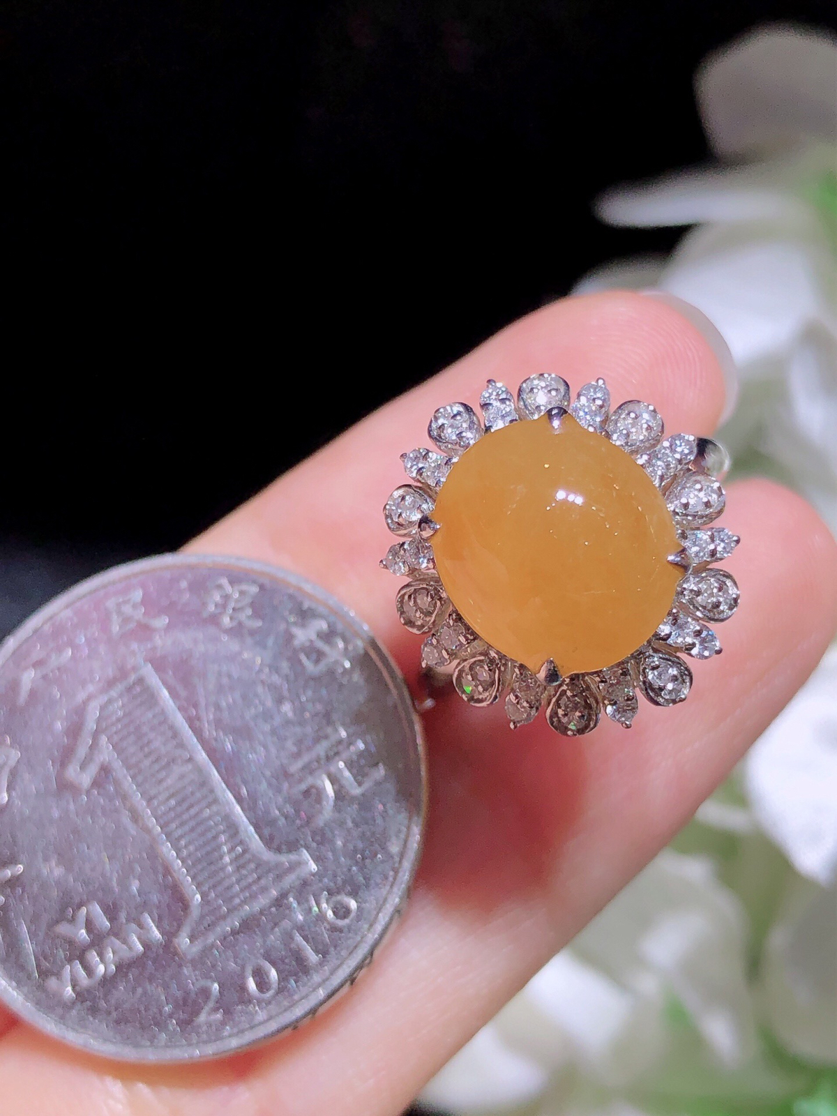 18K金镶 蜜糖黄蛋面戒指 完美 水润色艳 品相饱满..