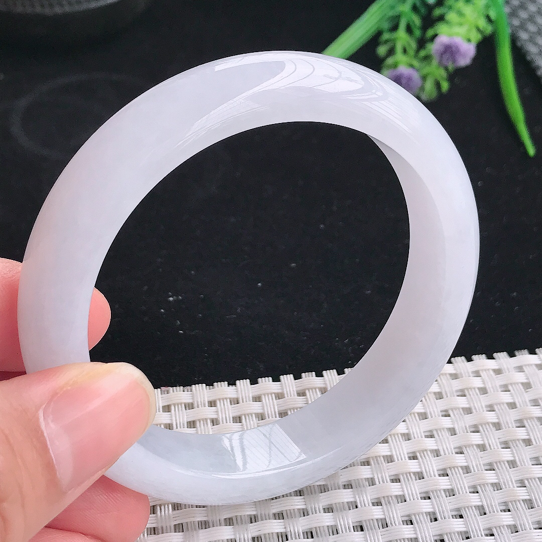 实拍A货翡翠57.5/13.4/8.5老坑秀气冰润月光白手镯宽边玉镯平安镯美人镯