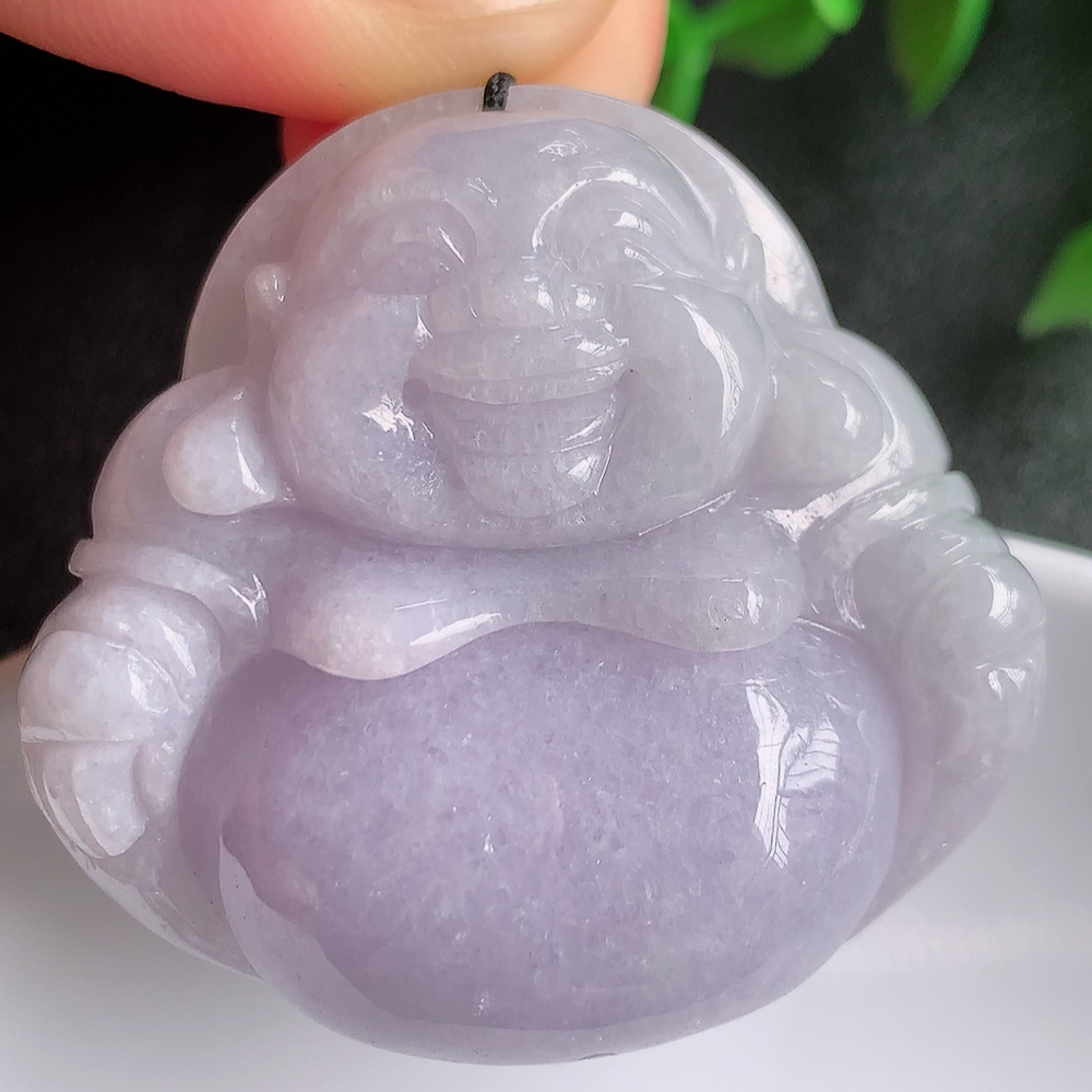 冰润紫罗兰佛公挂件 玉质细腻  精雕弥勒佛，笑佛福耳垂肩，面相喜庆，开怀大笑，憨态可掬。惟妙惟肖，寓意福禄双全，吉祥美满，笑口常开 W141.8 尺寸：39.3-42-12mm