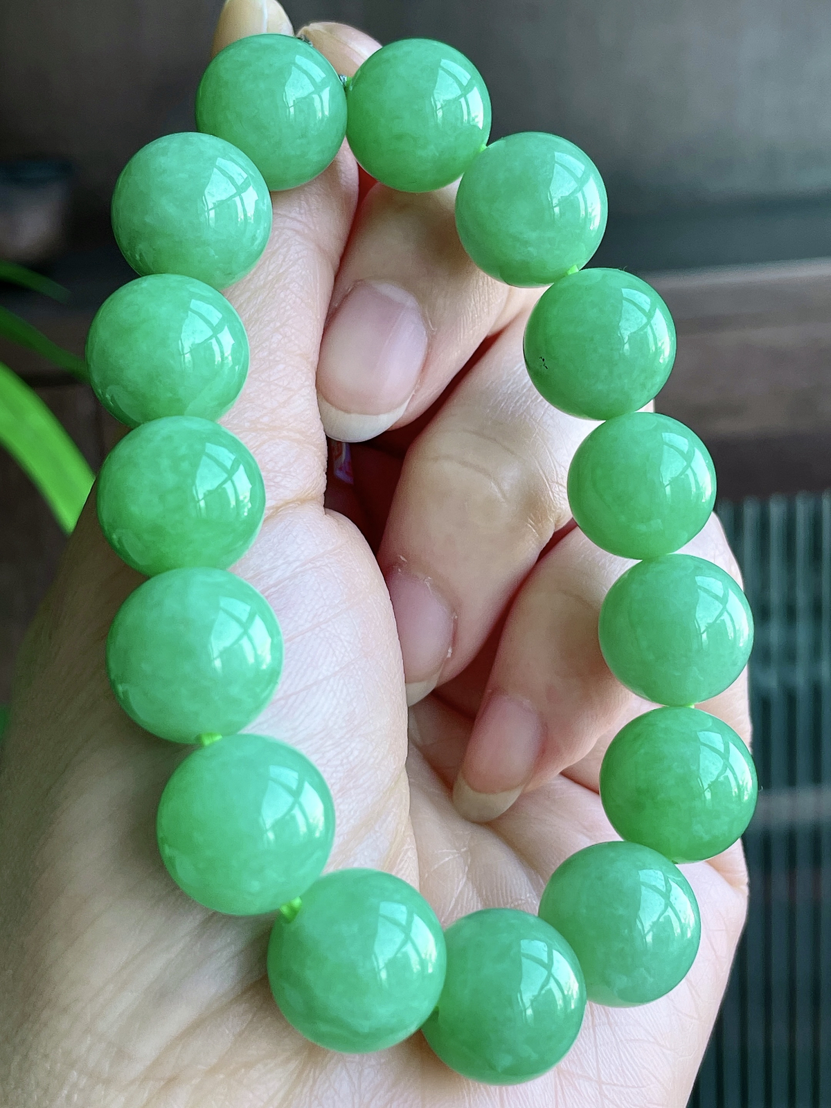 冰阳绿手串圆珠珠子手串
【说明】缅料 性价比高  
【尺寸】14mm..