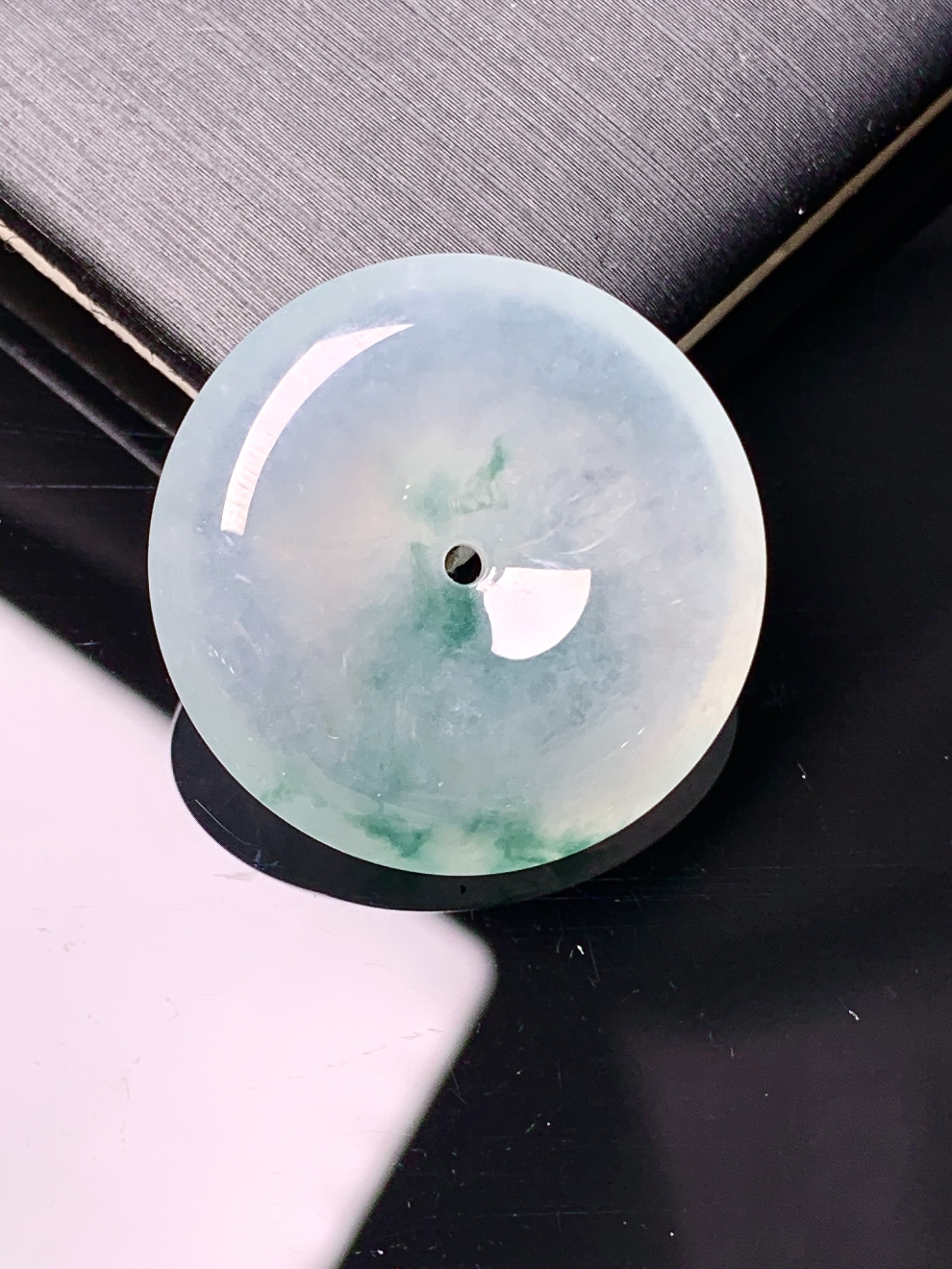 冰种平安扣吊坠 玉质细腻 色泽艳丽清新 水润亮眼 整体尺寸24.6*6x1