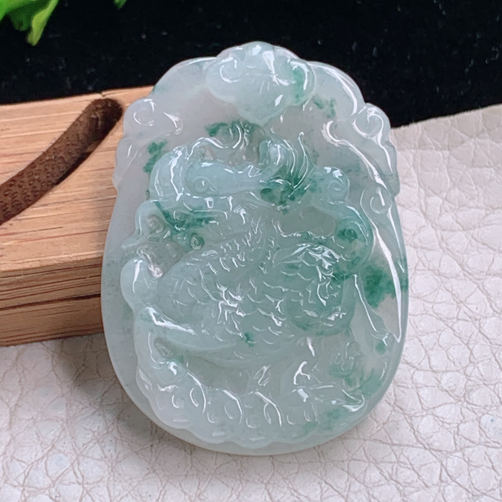 yn实拍39.8*29.2*5天然缅甸翡翠a货冰飘花生意兴隆 龙牌玉吊坠