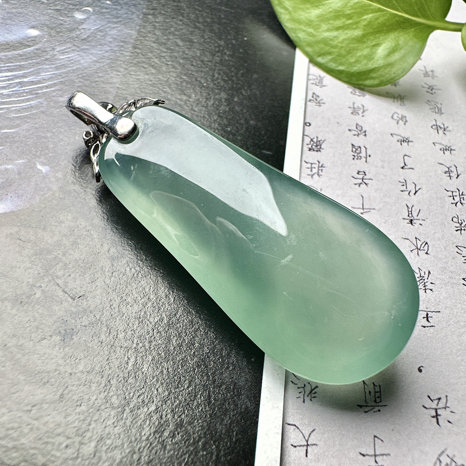 【冰种晴蓝福瓜】质地冰润细腻，种老起光，收藏品质，18K金钻镶嵌，裸石尺寸47*19.1*9.4毫米