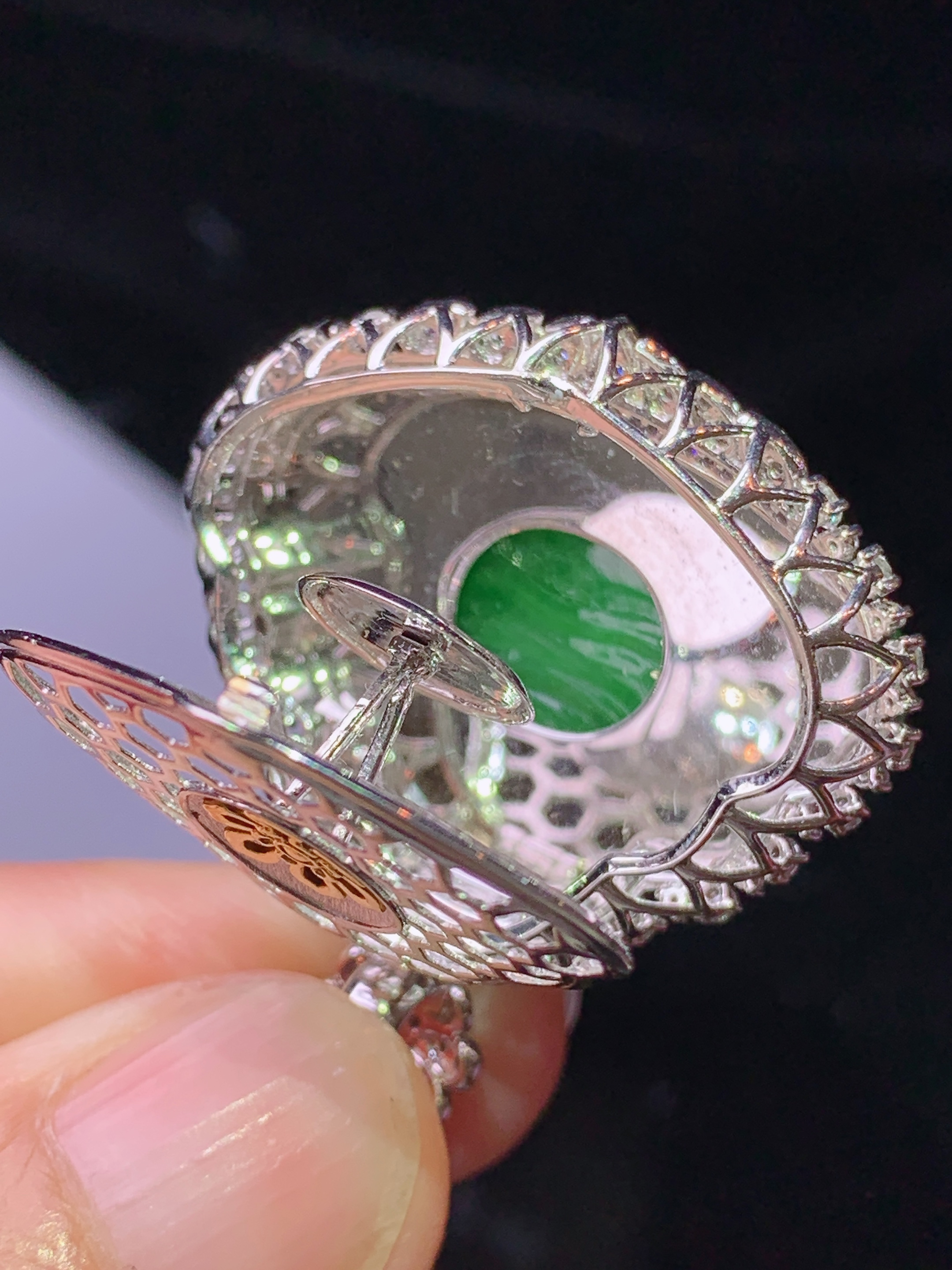 18k金钻镶嵌满绿佛公吊坠 玉质细腻 色泽艳丽清新 水润亮眼 整体尺寸34.2*30.8*11.2k1