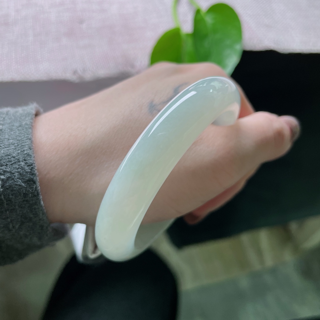 54.9/12/7.8，白月光正圈，细腻，冰感好，贵气，一点撒金，ss48462a