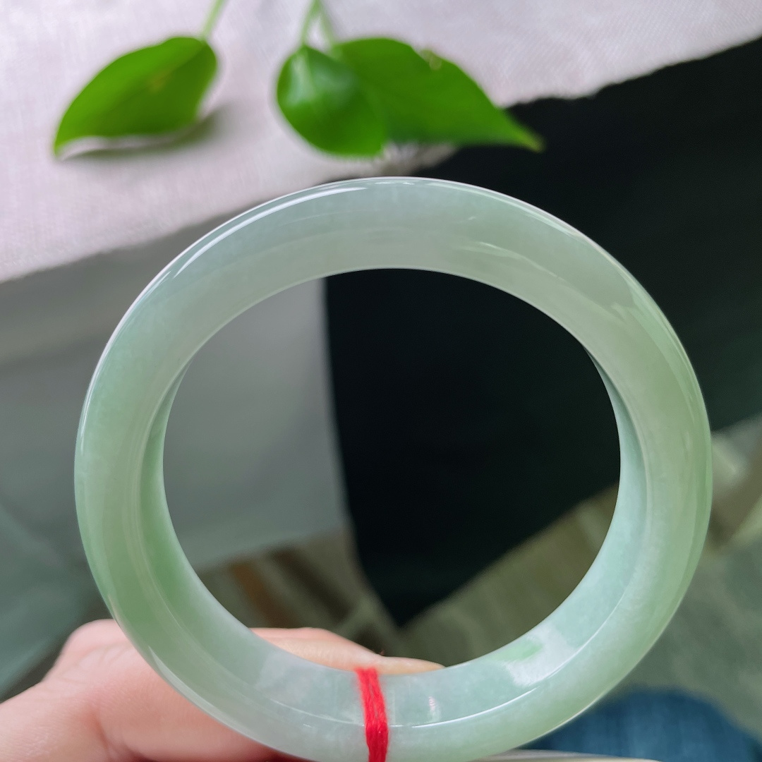 55/11.8/8.5，浅绿底正圈，颜色淡雅，清丽脱俗，细润，一点皮纹，ss50224a