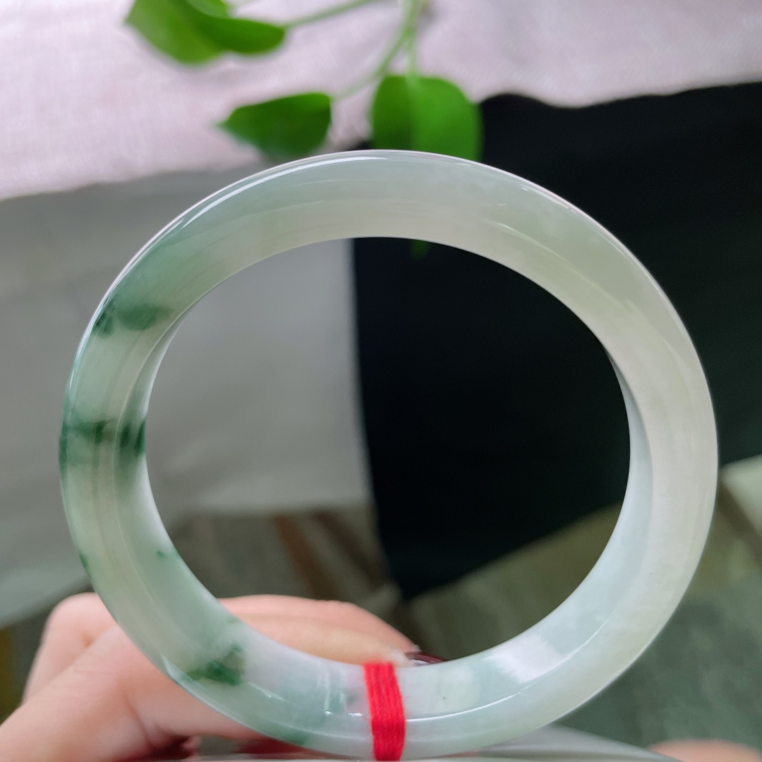 58/11.7/7.5，飘花正圈，水润细腻，那花，飘得疏淡——或几点，或一絮，洇在冰底，软软地化开。，ss49382a