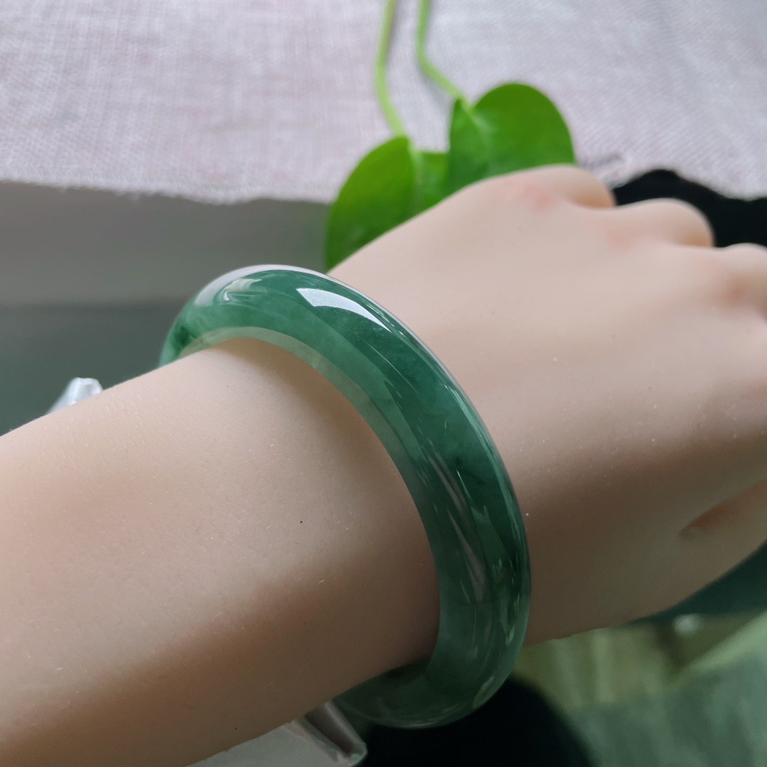 54/11.9/8.2，油青正圈，颜色深浅不一，别有一番风味，水头好，种老，皮纹，ss48884a