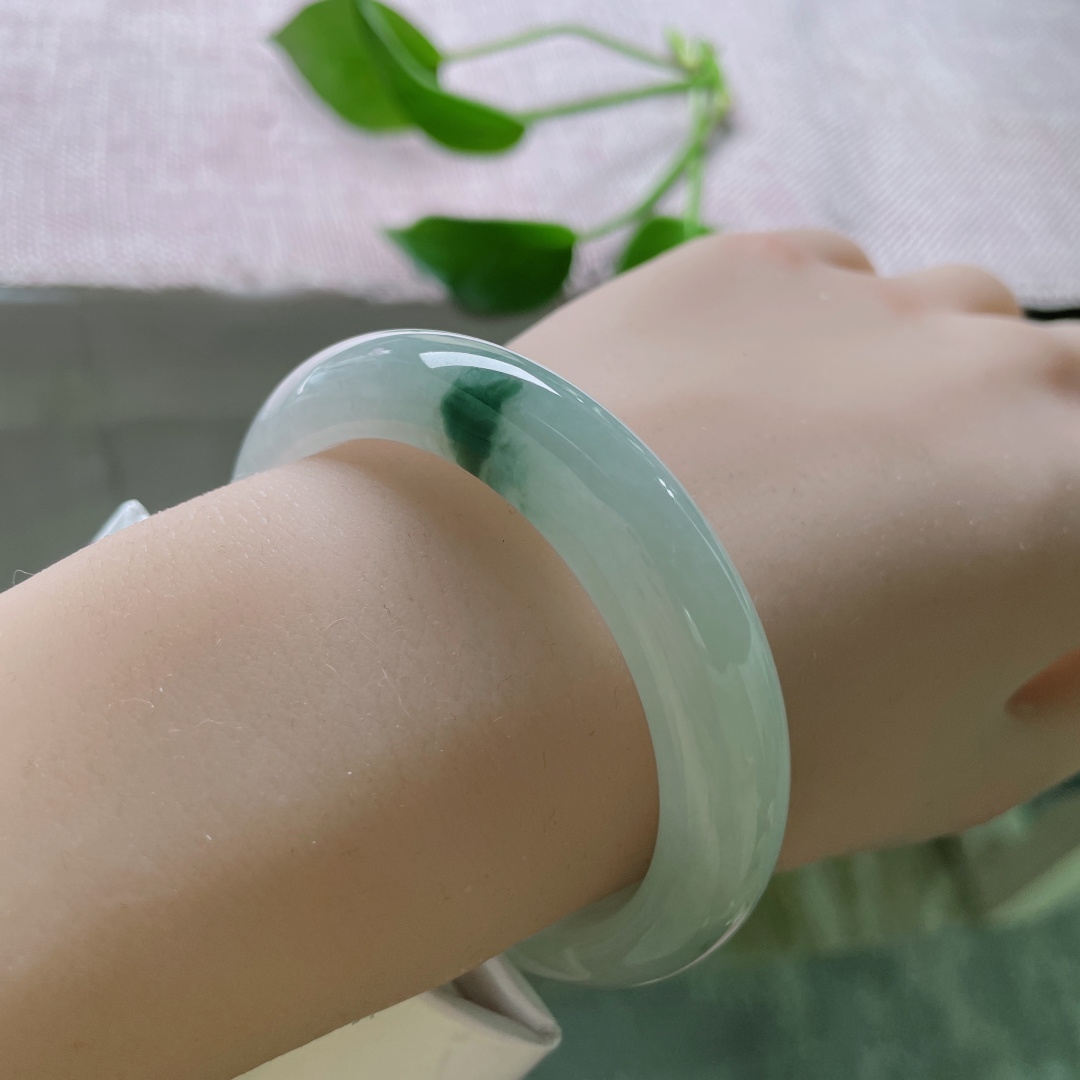 52/11.7/8.5飘花正圈，水润细腻，婉间生辉，一抹飘花