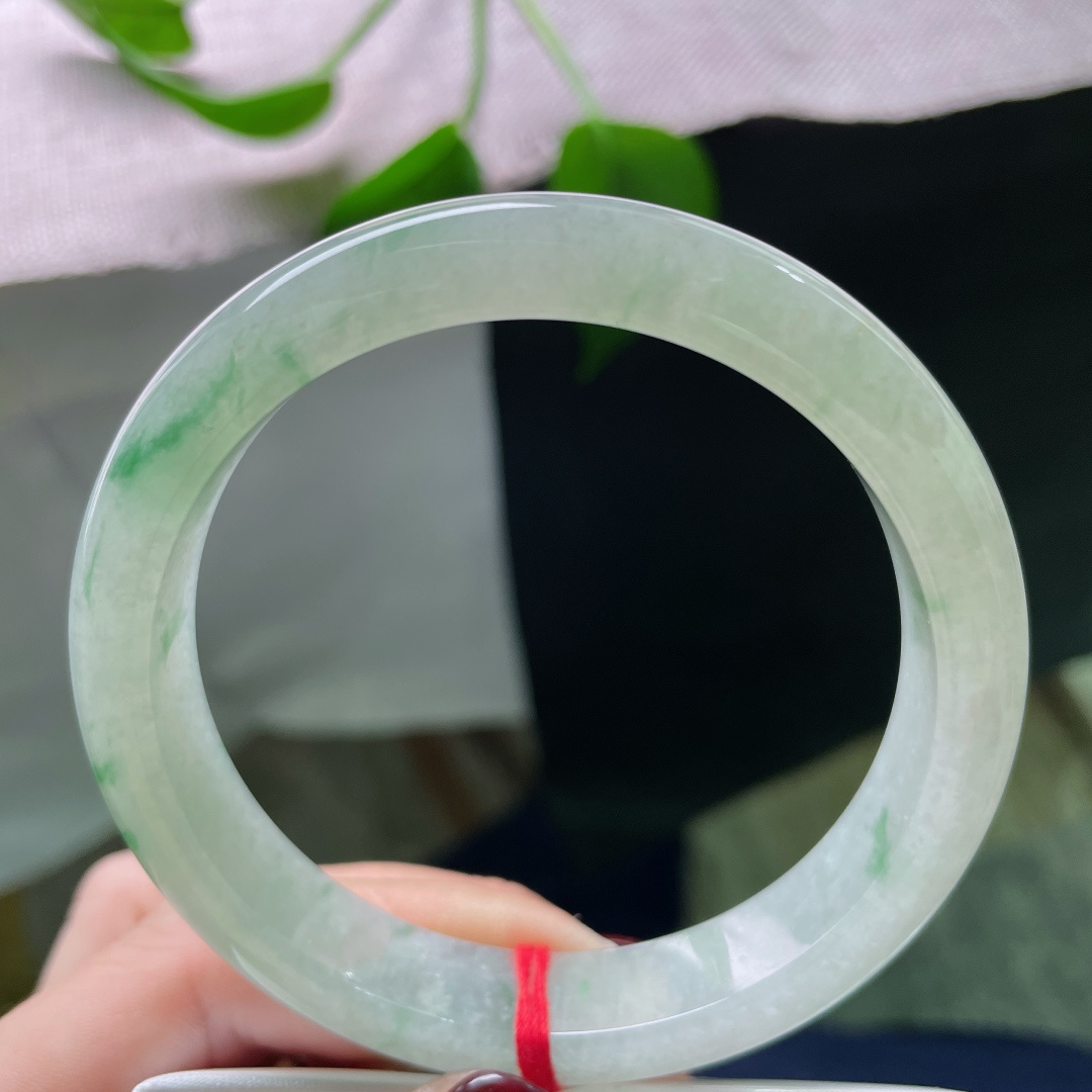 59.8/12.2/8.2飘花正圈，水头好，质地温润细腻，东方美人骨，翡翠玲珑心。，ss50175a