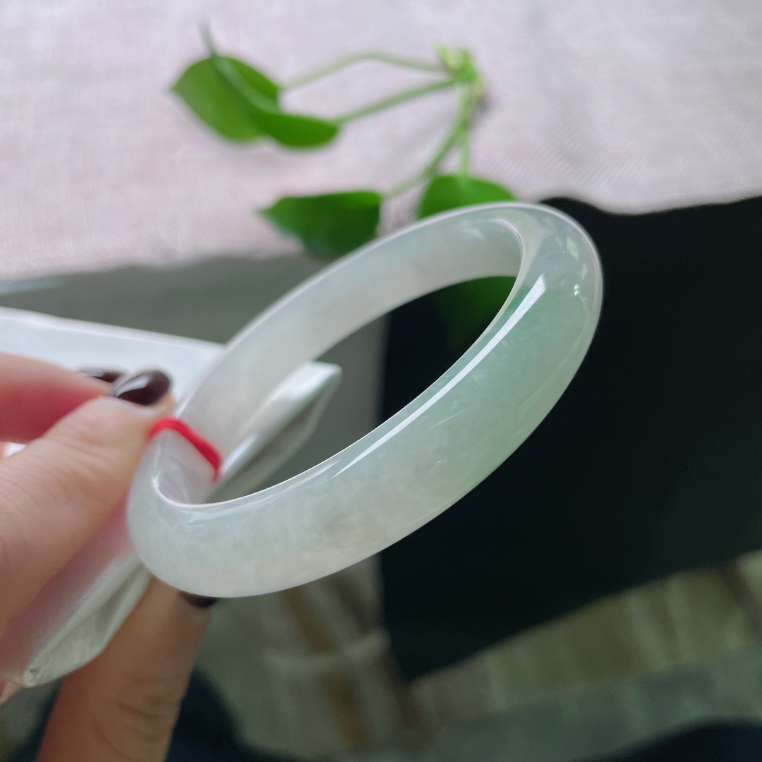 56.8/11/7.8飘花正圈，冰润细腻，种老，悠悠的云里有淡淡的诗，贵气，ss50169a