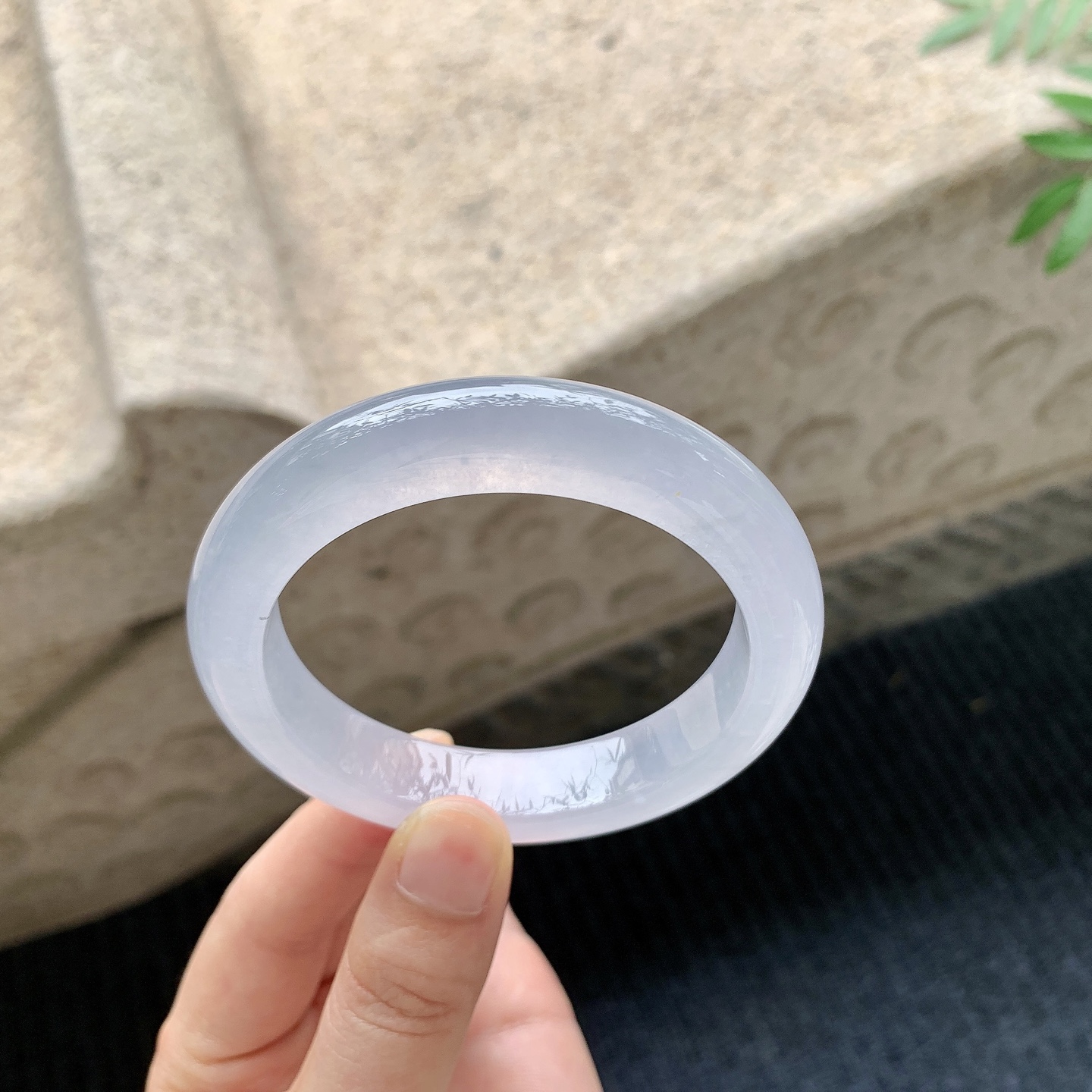 正圈55 56【圈口】56.6/12.3/9.5【编码】LH041144【描述】冰种粉紫底，清透，水润，种老，细腻，无纹裂