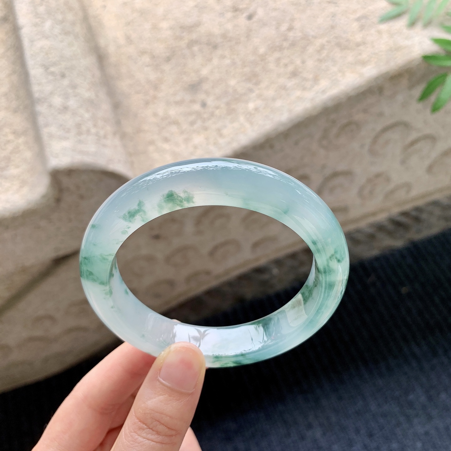 正圈59 60 【圈口】60/13.4/9.7 【编码】BK041138 【描述】冰飘花，清透，水润，种老，细腻，无纹裂