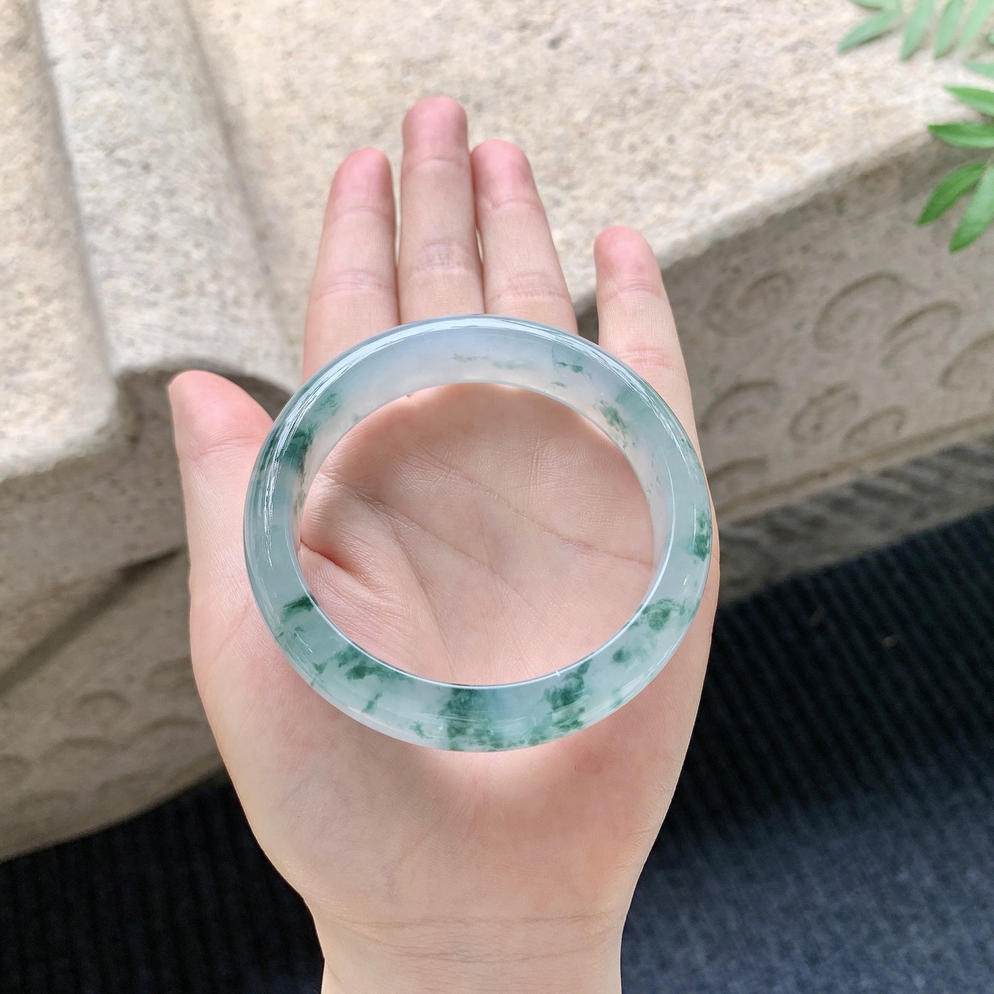 正圈54 55 【圈口】55.7/15.3/7.7 【编码】GH041145 【描述】冰种飘花，清透