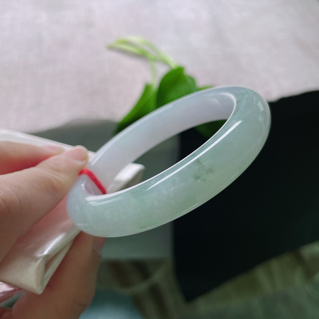 55.8/12.3/8.8，淡绿淡紫正圈，质地莹润通透，百搭款，简约大方，ss48104a