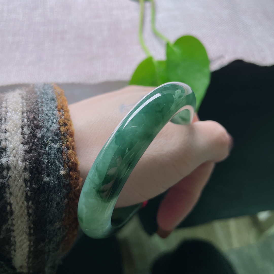 54/11.9/8.2，油青正圈，颜色深浅不一，别有一番风味，水头好，种老，皮纹，ss48884a