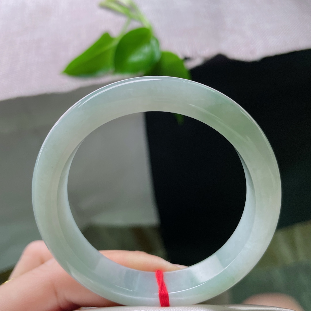 53.1/11.5/8，浅绿底正圈，水润，悦动新绿，沁人心脾。，ss48564a