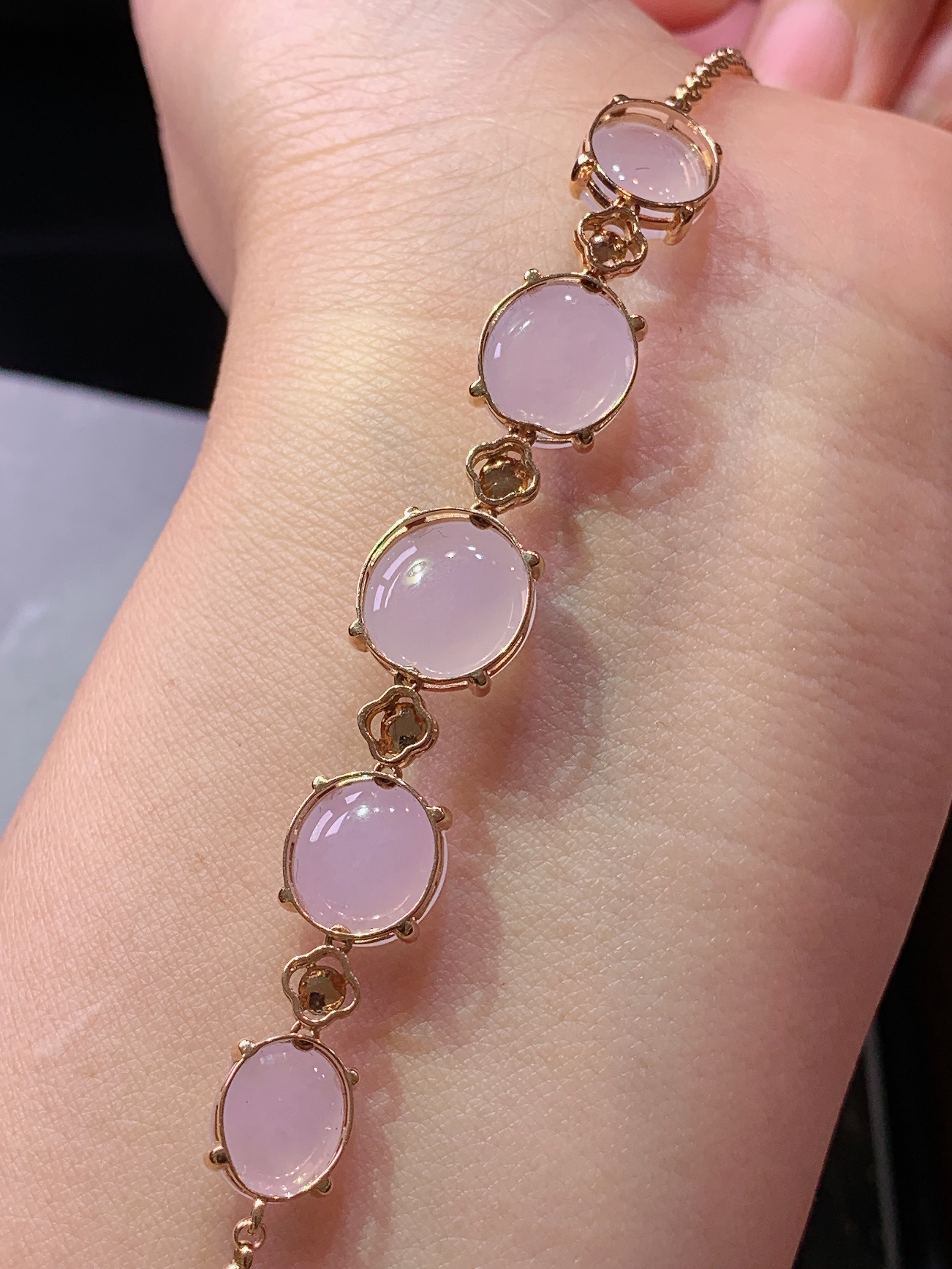 18k金钻镶嵌淡粉紫蛋面手链 玉质细腻 色泽艳丽清新 水润亮眼 整体尺寸170*10.6*5.5b2