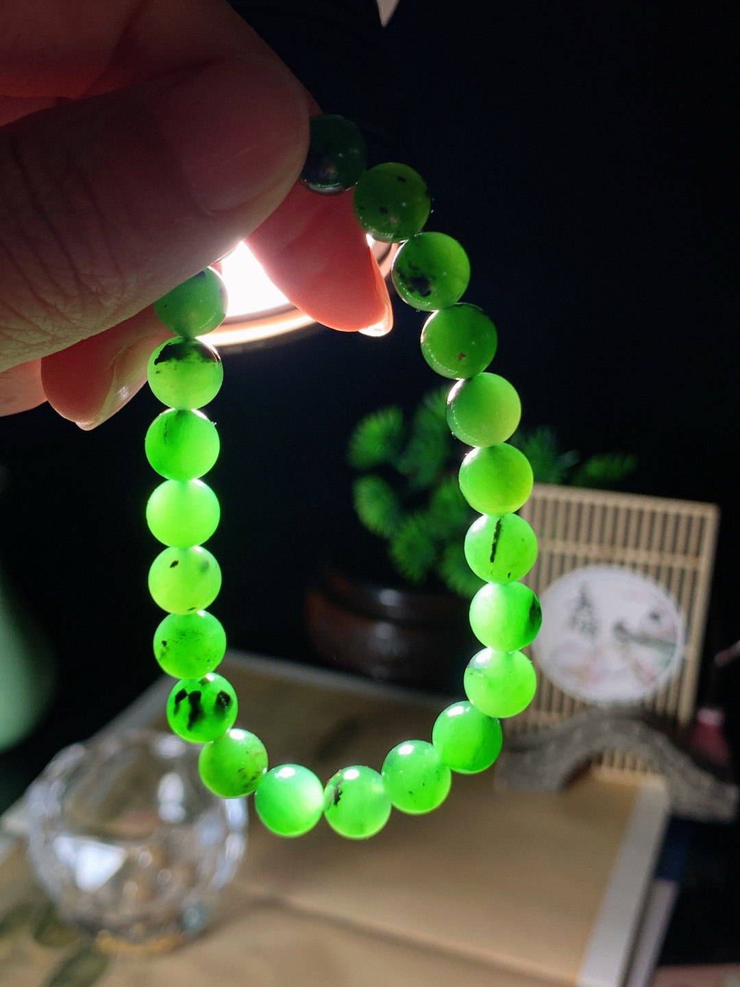 和田玉红皮料俄罗斯碧玉手串。单颗尺寸8！玉质细腻油润。手推出油。品相大气。lt26410