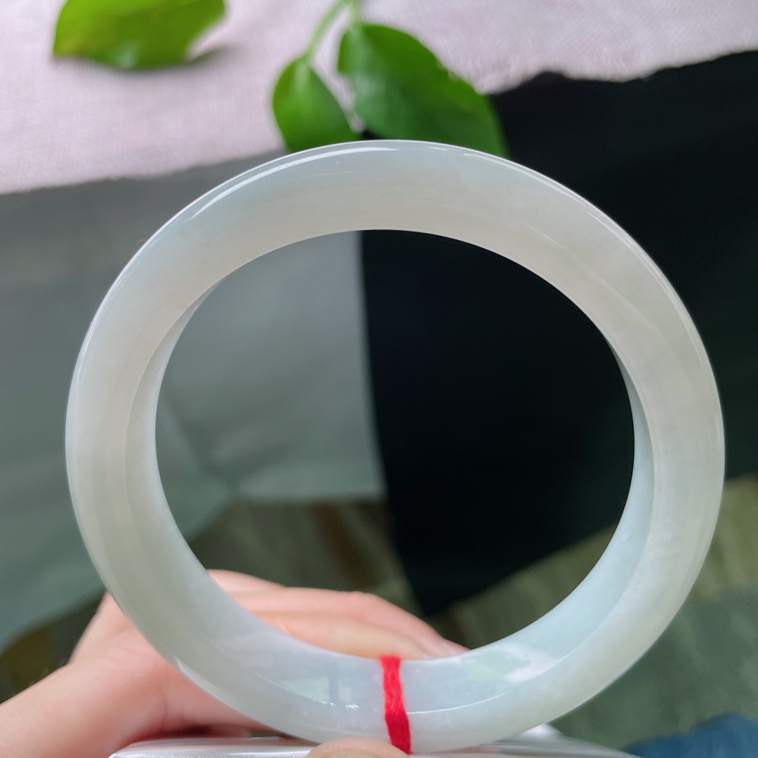 60/11.8/8.6，淡绿色底正圈，大圈口，种老，水头好，一点皮纹不显，ss50629a