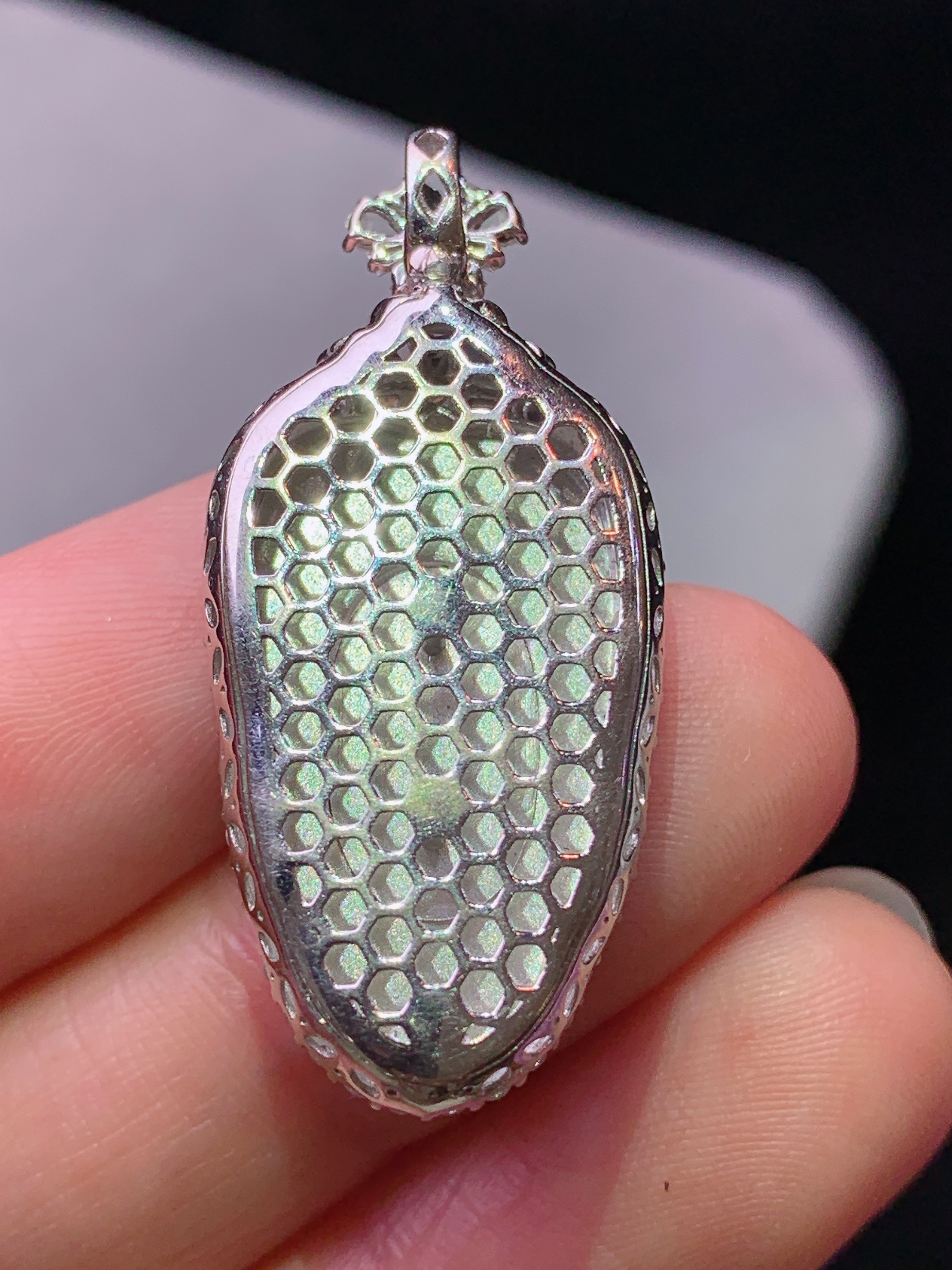 18k金钻镶嵌满绿树叶吊坠 玉质细腻 色泽艳丽清新 水润亮眼 整体尺寸35.2*16.2*8.2j3